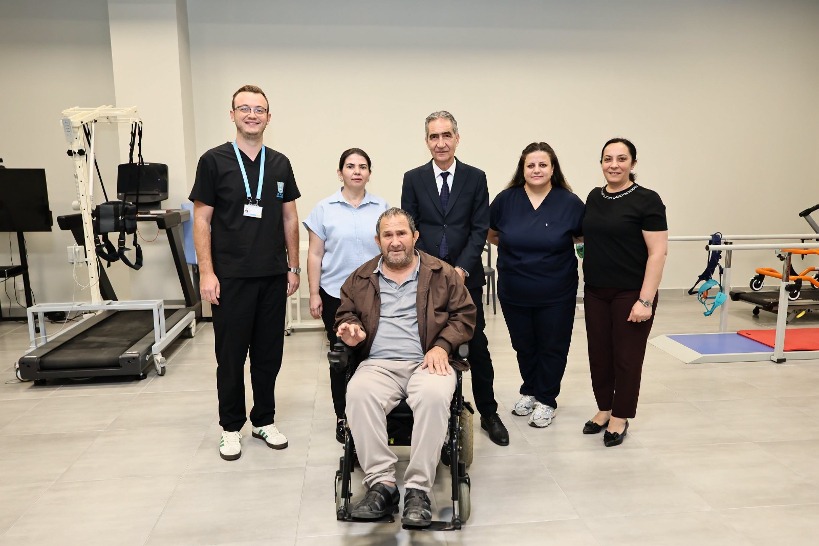 İhtiyaç Sahibi Vatandaşlara Akülü Elektrikli Sandalyeleri Teslim Edildi