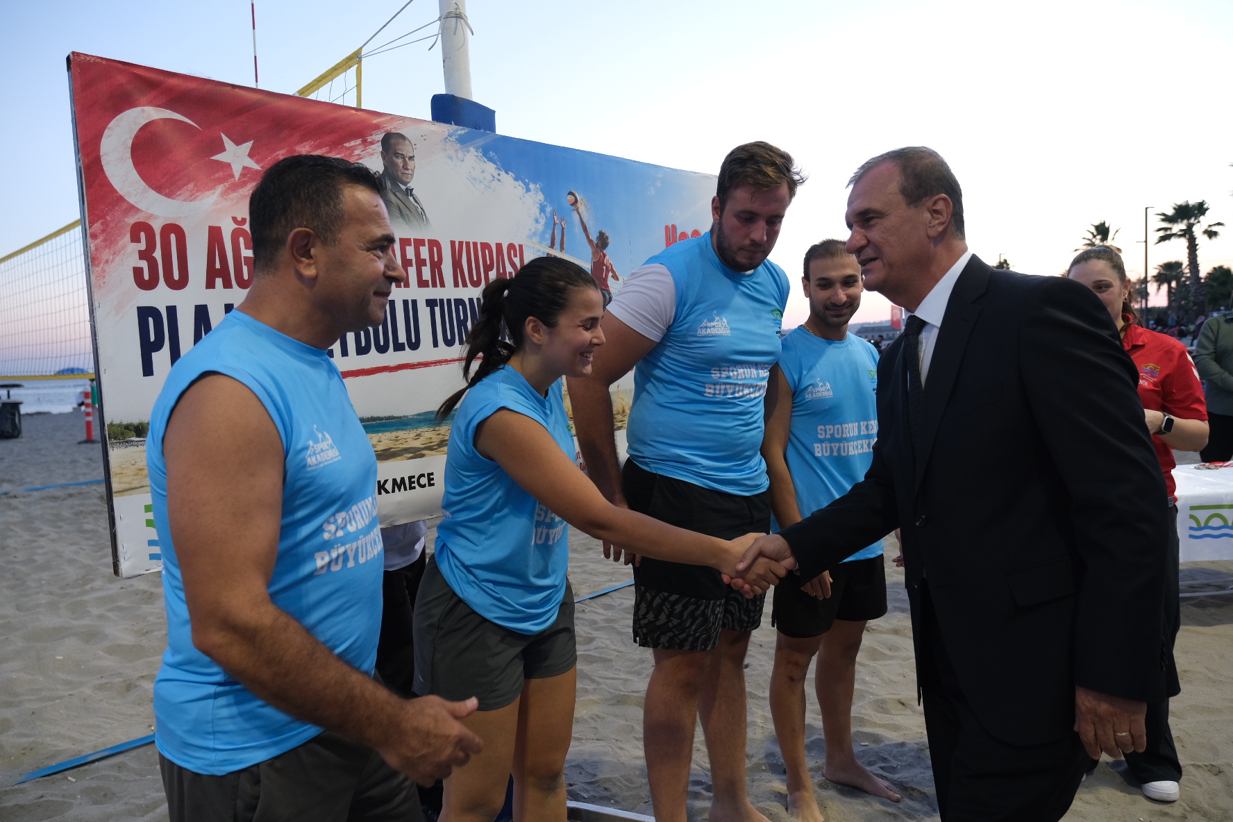 30 Ağustos Zafer Kupası Plaj Voleybolu Turnuvası nefesleri kesti