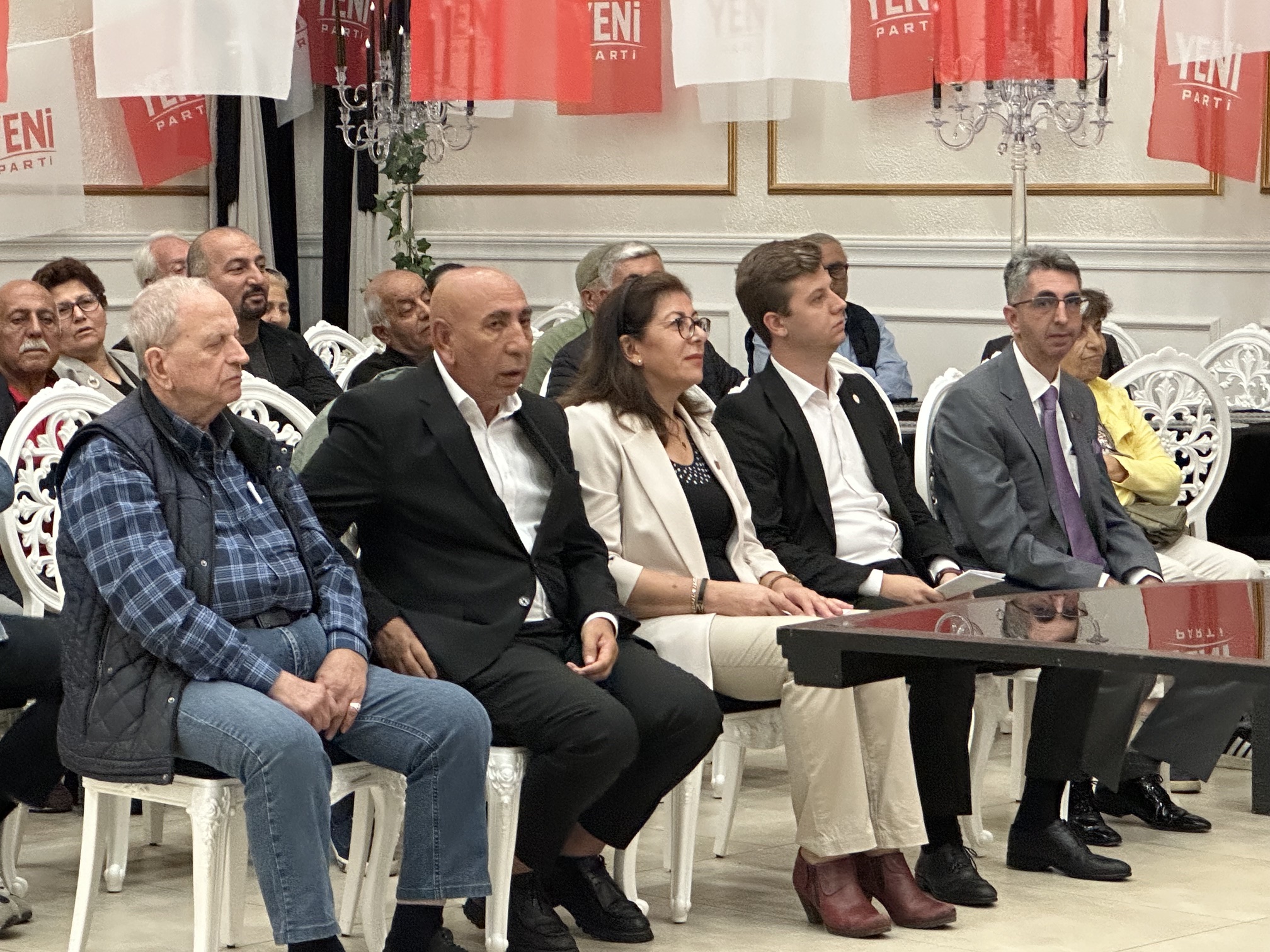 Çicekci: “Tabela siyaseti yapmıyoruz”