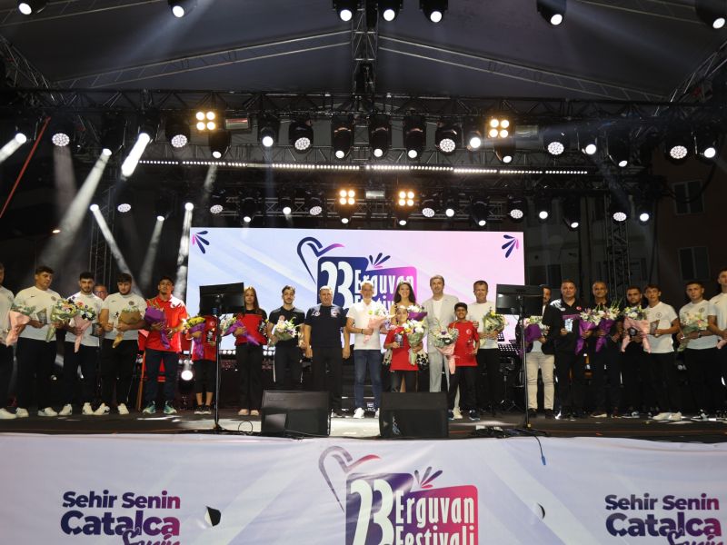 Festival Barış Güvercinlerinin Uçuşuyla Noktalandı