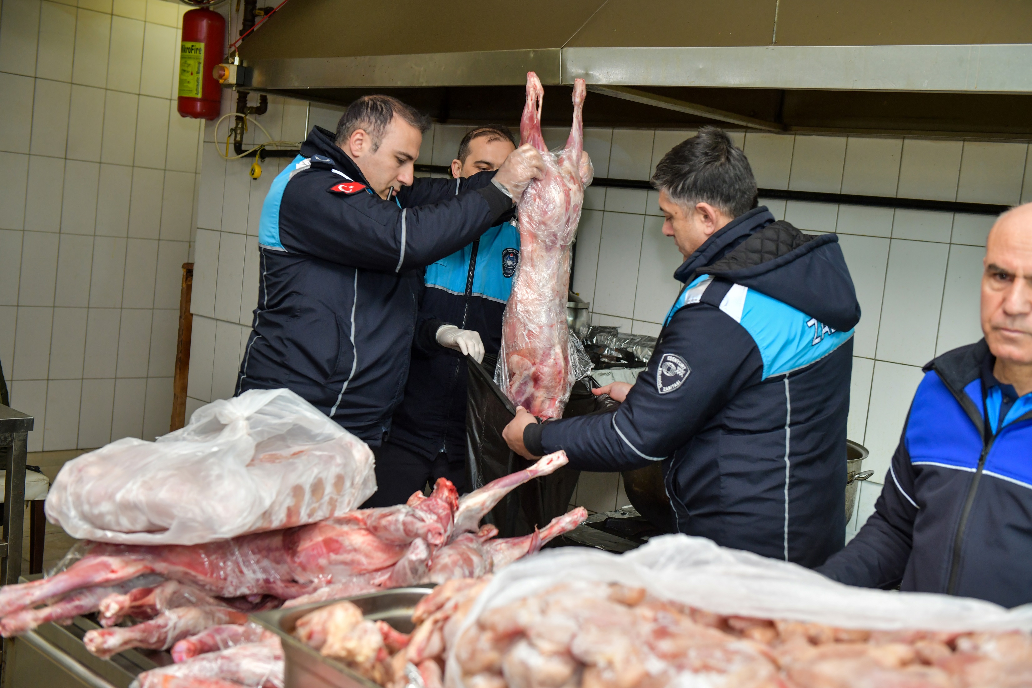 Esenyurt'ta halk sağlığını tehdit eden restoran mühürlendi