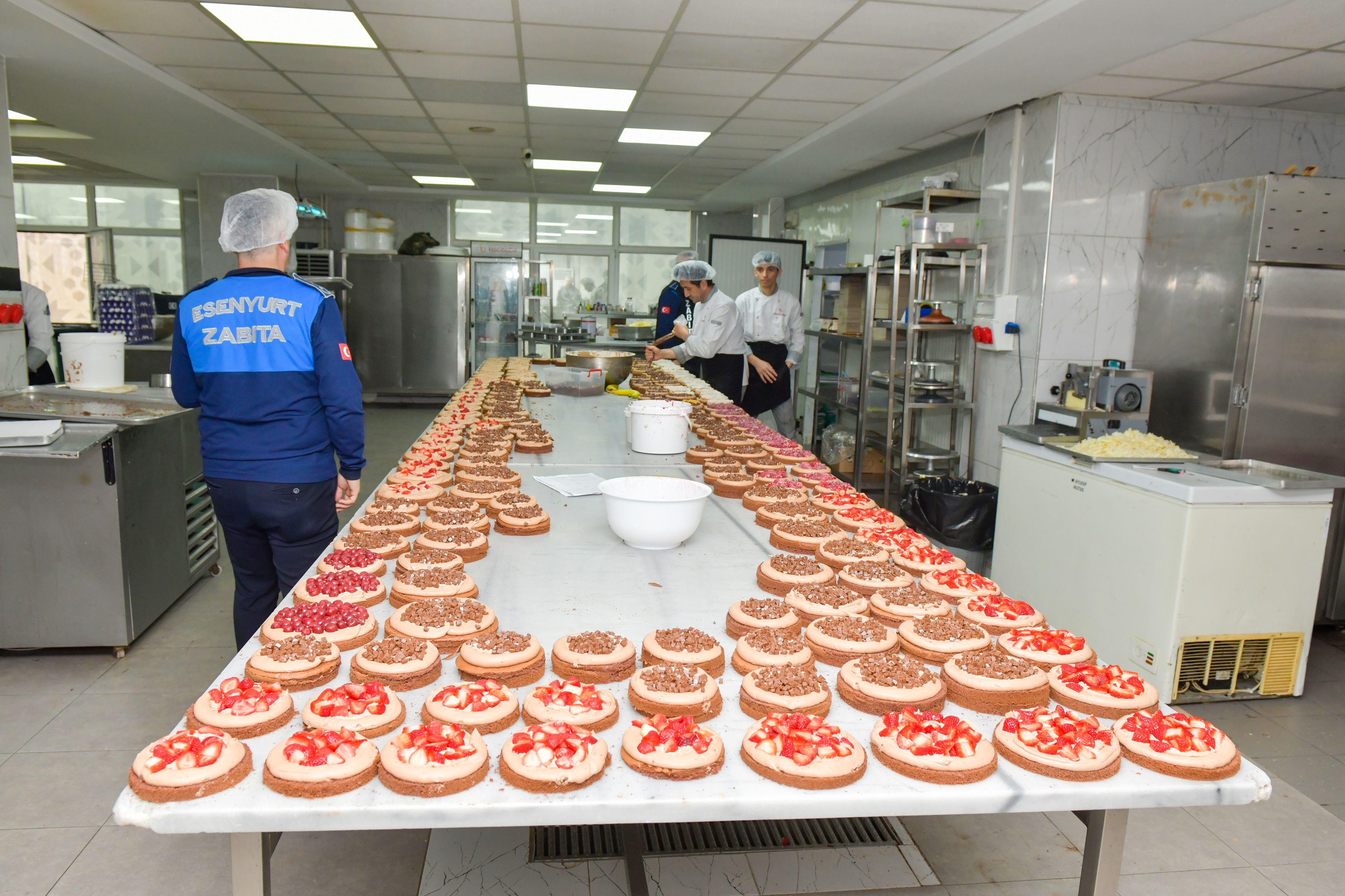 Esenyurt Belediyesi Zabıta Ekiplerinden Bayram Öncesi Tatlıcı Denetimi