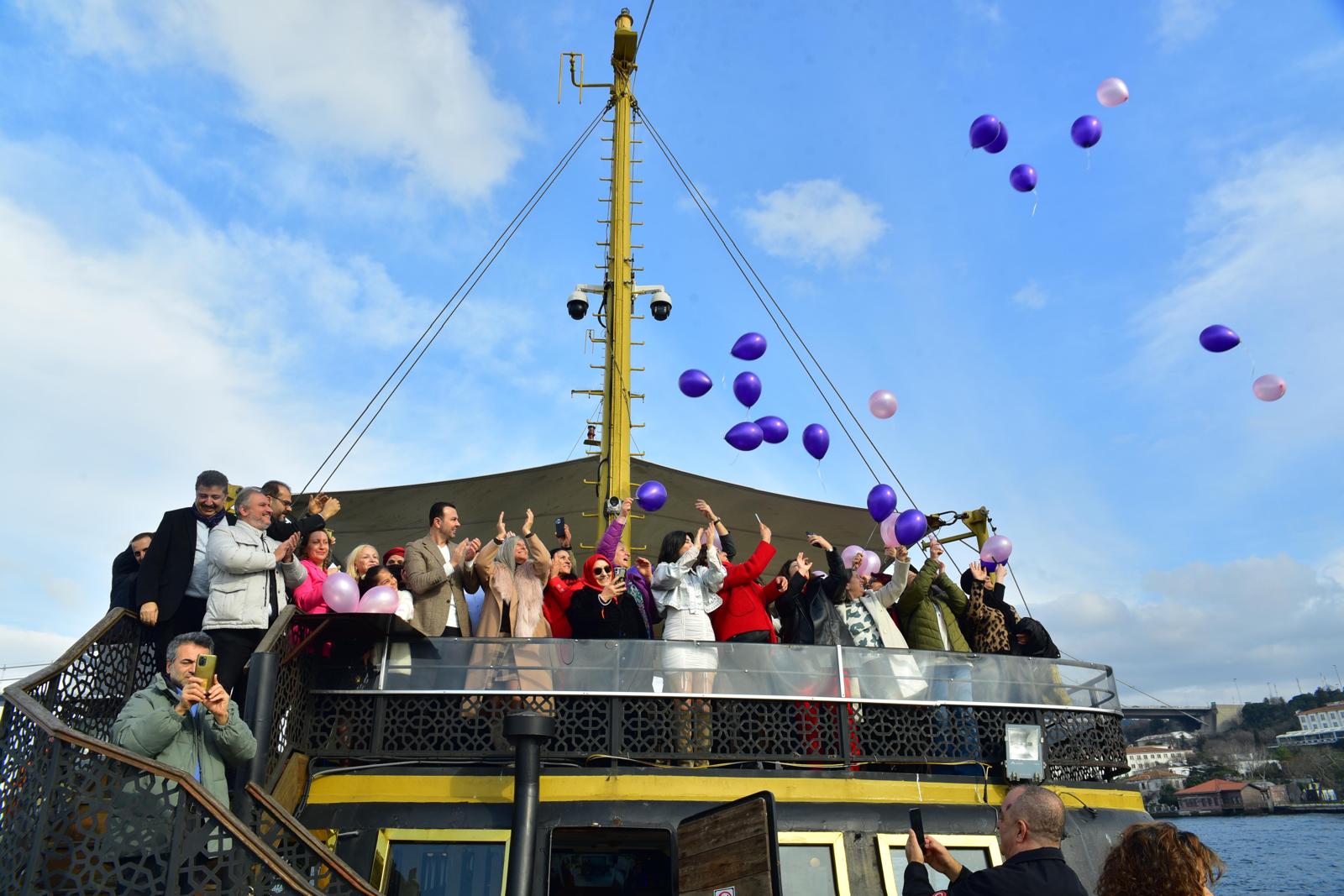 Gökyüzünü ‘kanser’ balonları kapladı