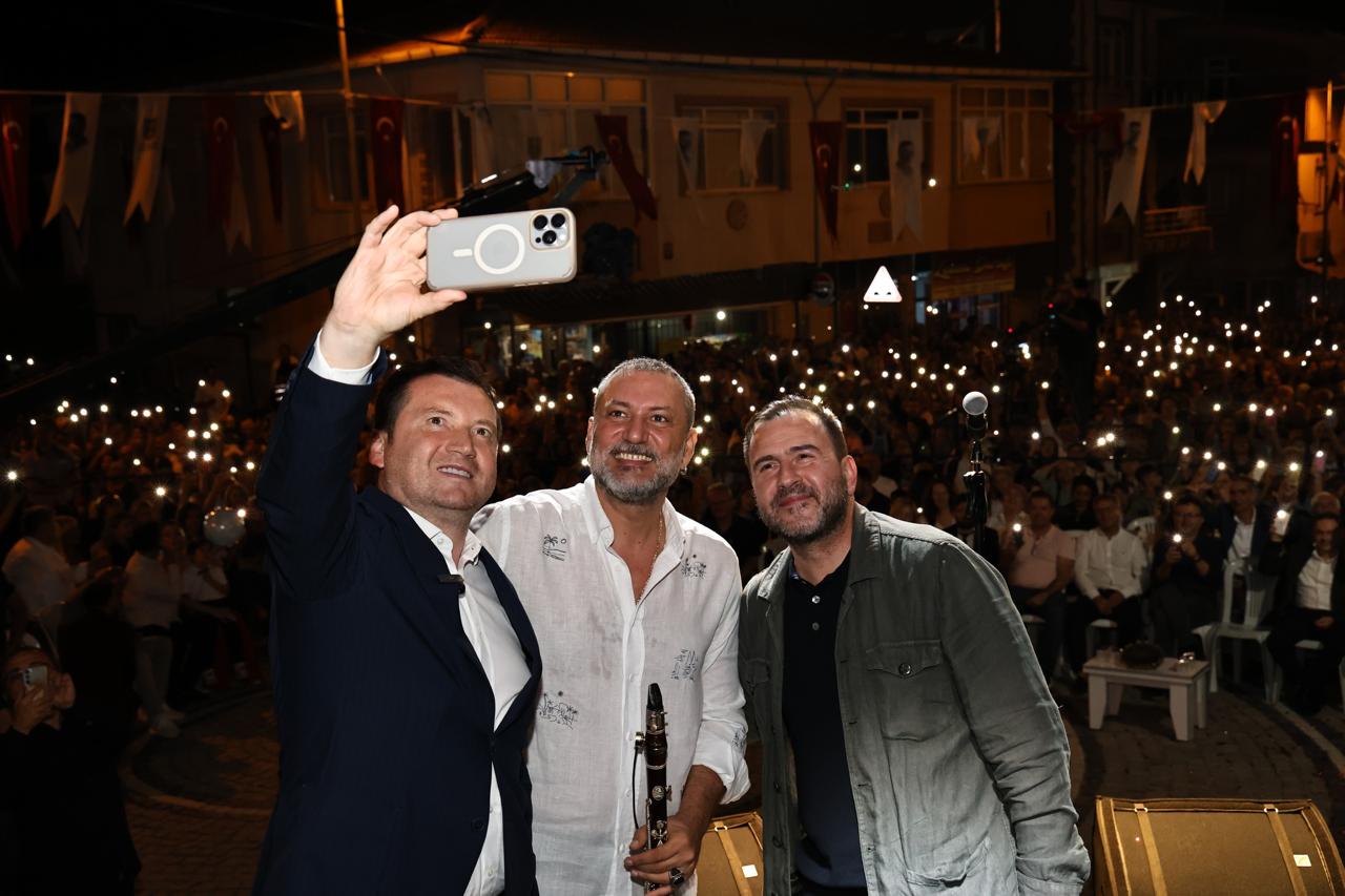 Silivri Belediyesi Gazitepe'de İlk Ayçiçek Hasat Şenliğini Gerçekleştirdi