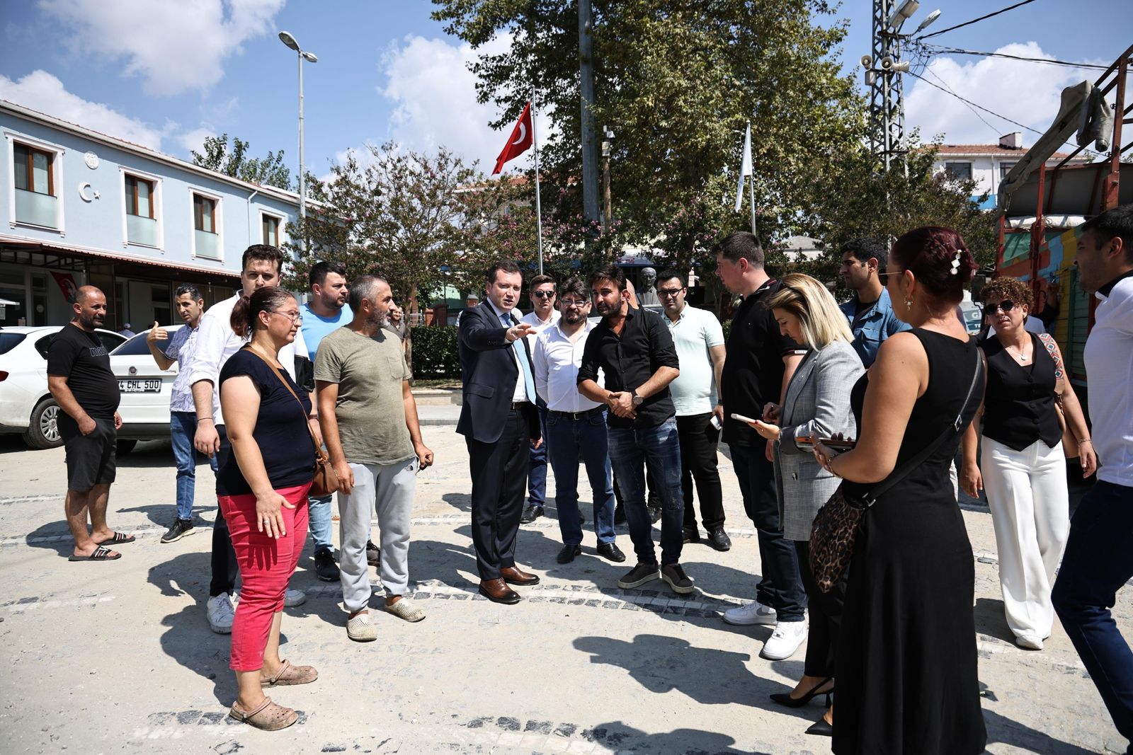 Başkan Balcıoğlu, Gazitepe'de İlk Ayçiçek Hasat Şenliği Hazırlıklarını İnceledi