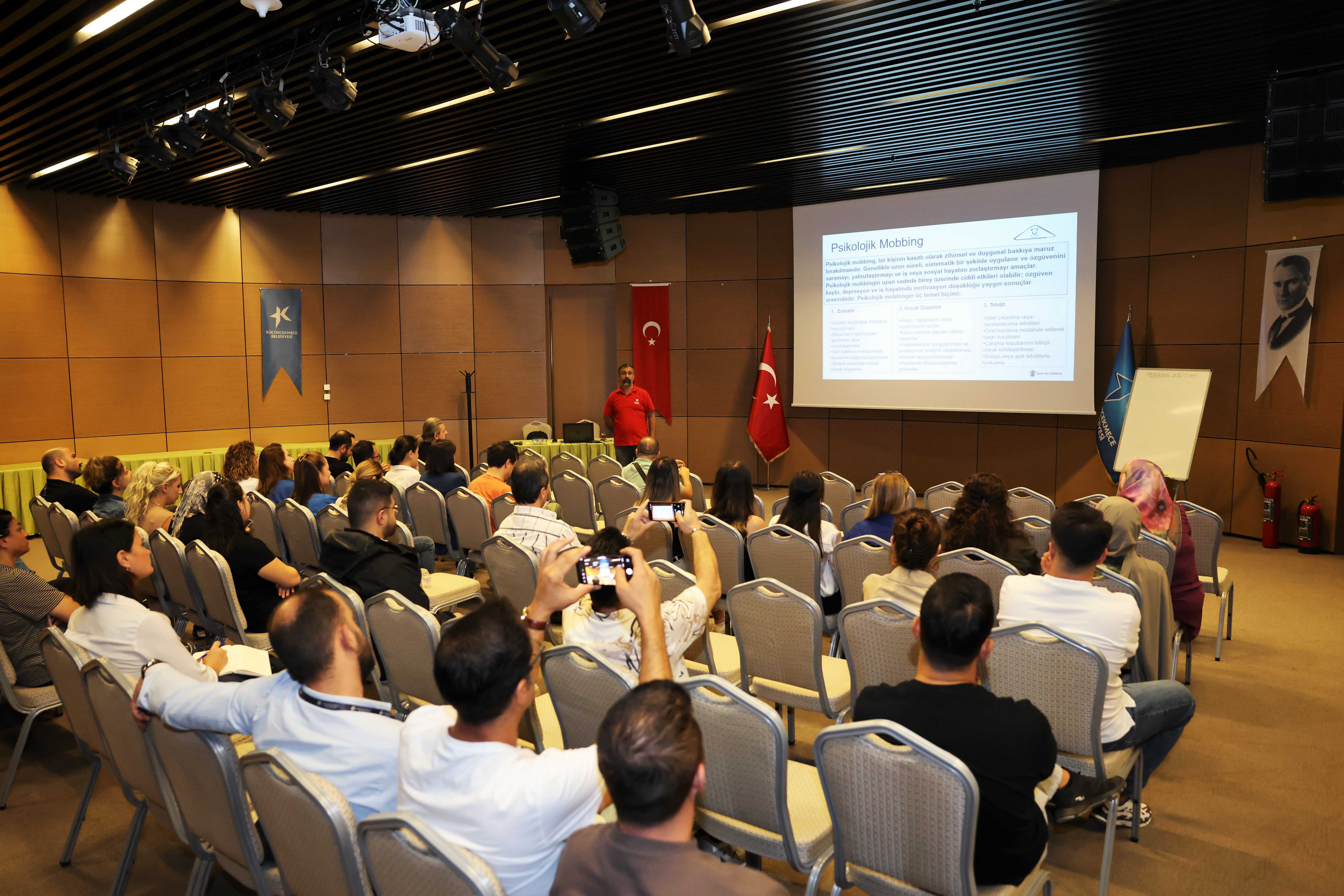 Küçükçekmece'de personele mobbing eğitimi verildi