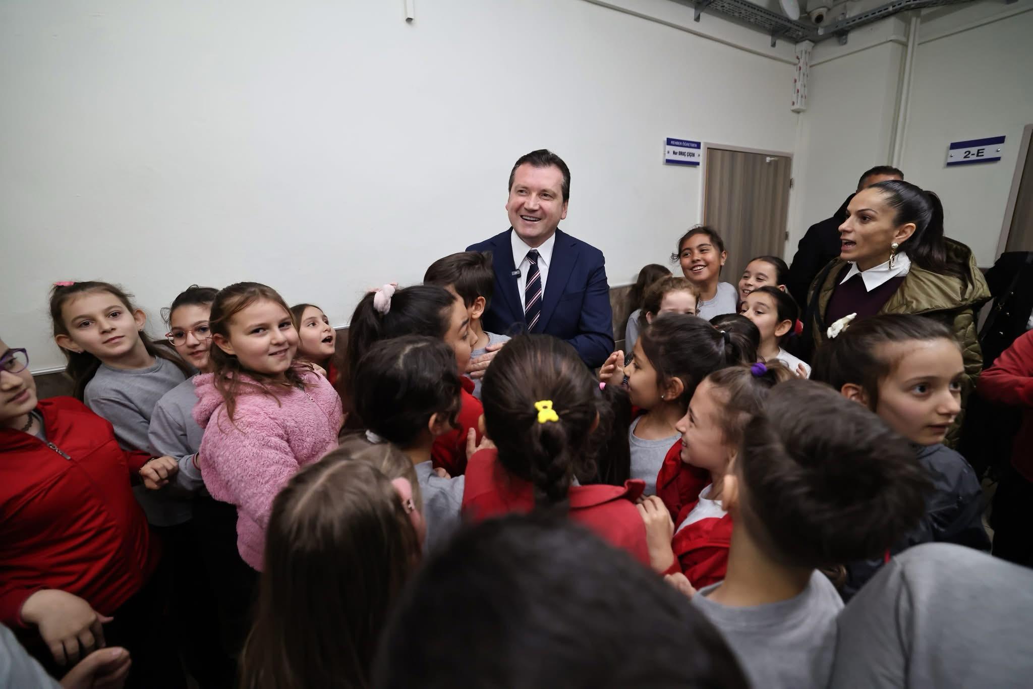 Başkan Balcıoğlu, Öğrencilerle Bayram Sevincini Paylaştı