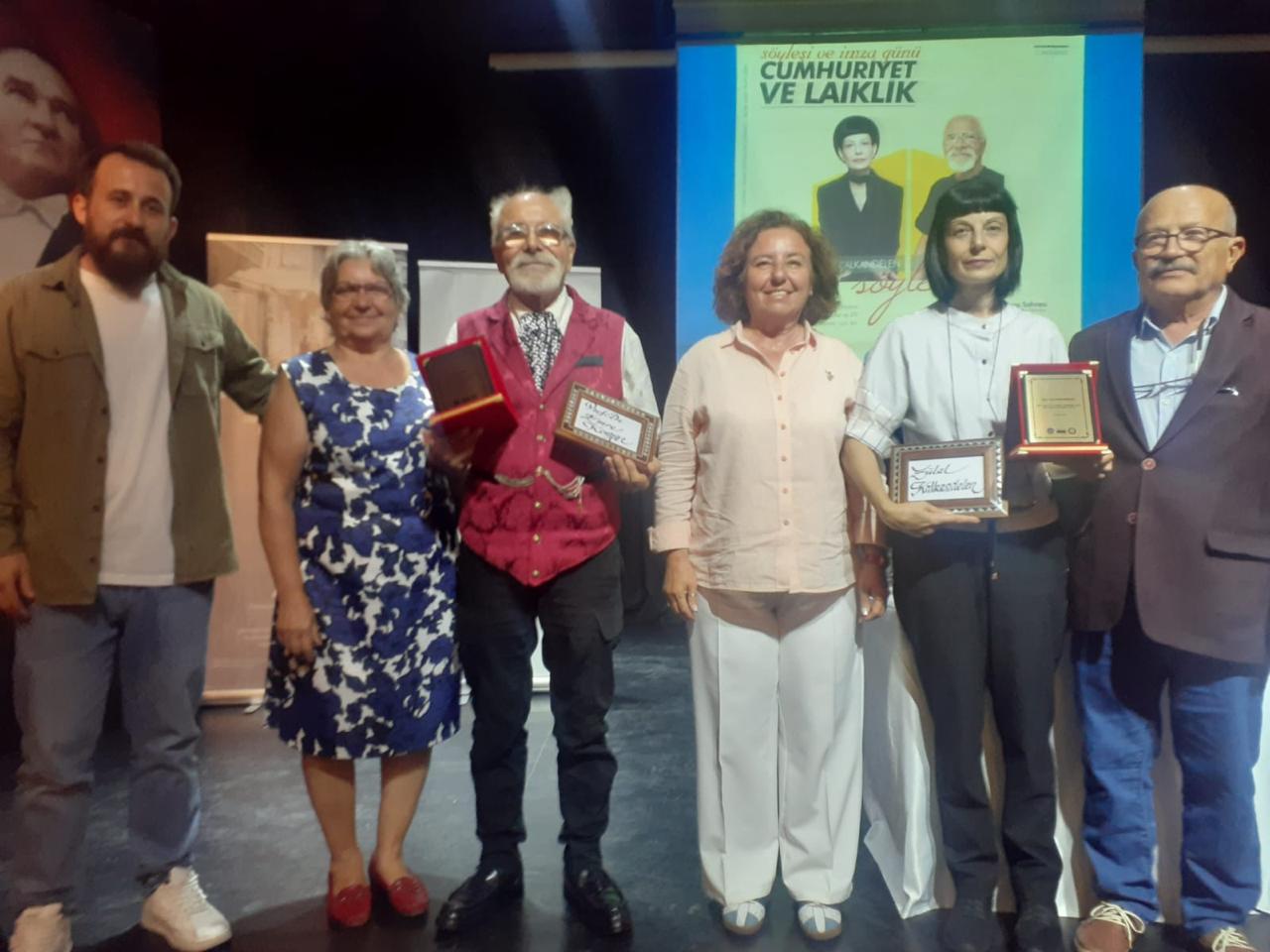 Silivri'de "Cumhuriyet ve Laiklik" Temalı Söyleşi ve İmza Günü Gerçekleştirildi