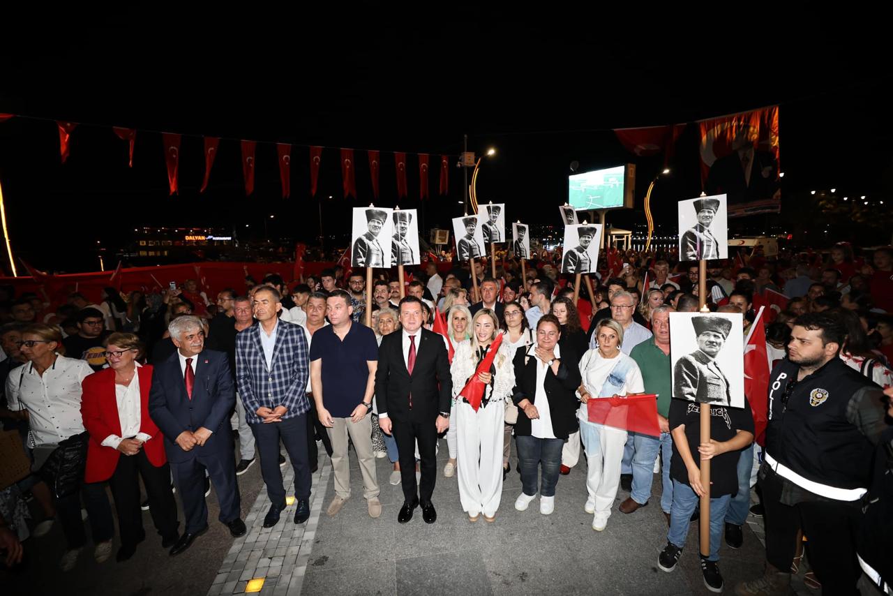 Silivri'de Zafer Yürüyüşü ve Berkay Konseri ile 30 Ağustos Coşkusu Yaşandı