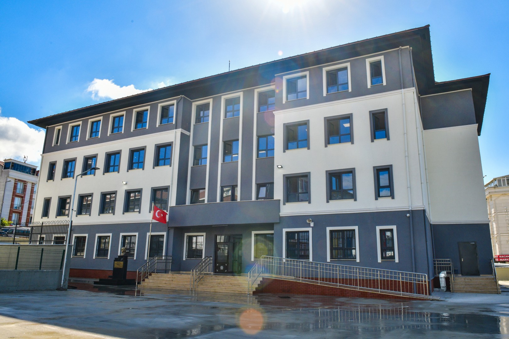 Esenyurt’ta eğitim için yoğun mesai: Çocuklar yeni eğitim dönemine temiz ve yenilenmiş okullarda başladı!