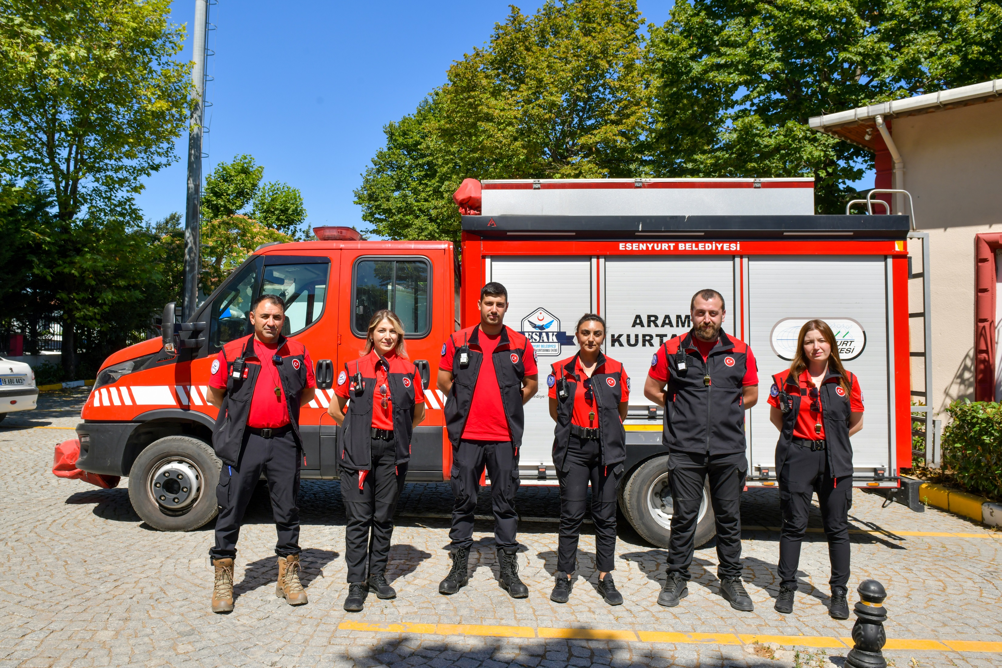 Esenyurt Belediyesi Arama Kurtarma Ekibi (ESAK) İzmir Yangınlarına Destek İçin Yola Çıktı
