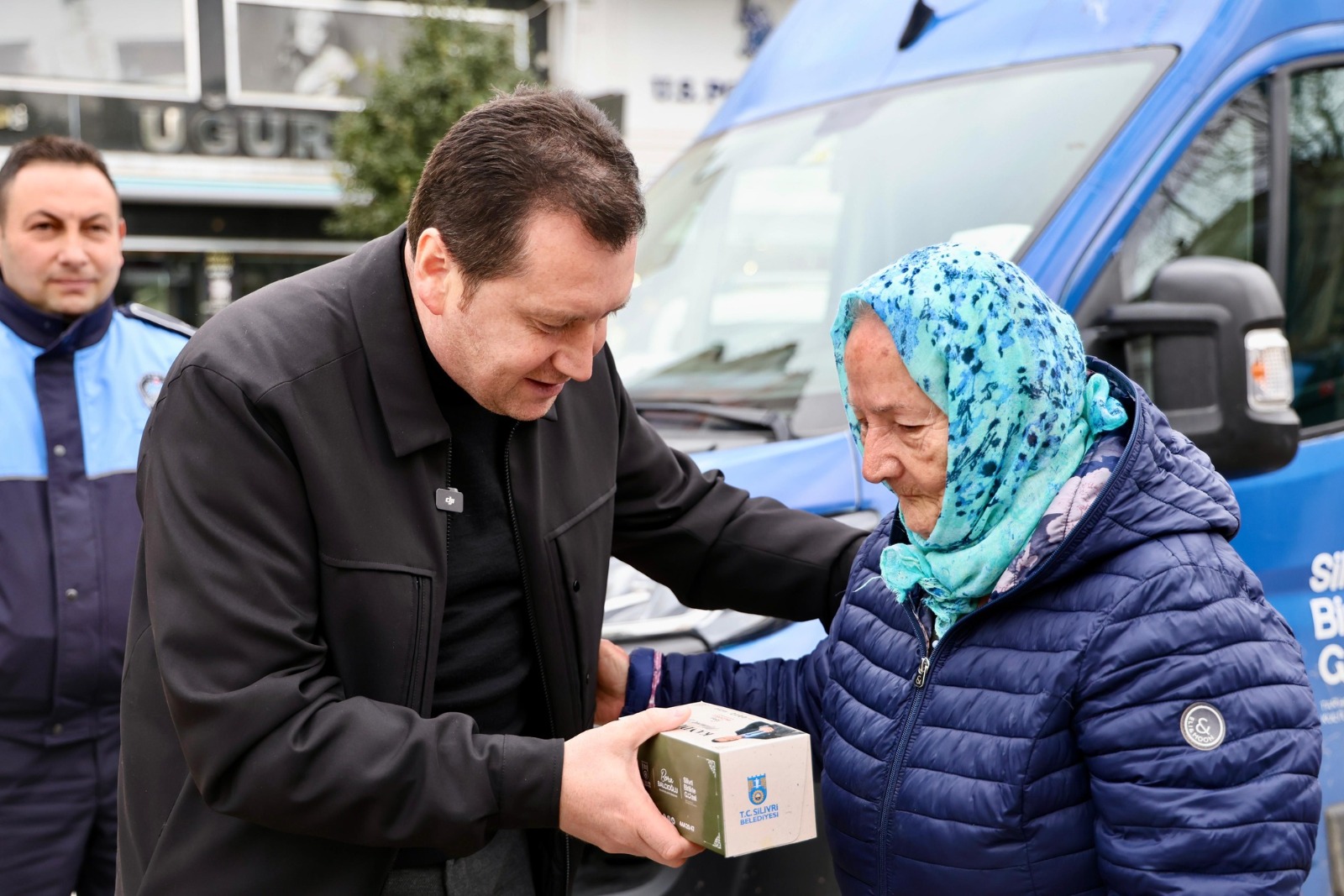Başkan Balcıoğlu vatandaşlara Kandil Simidi ikram etti