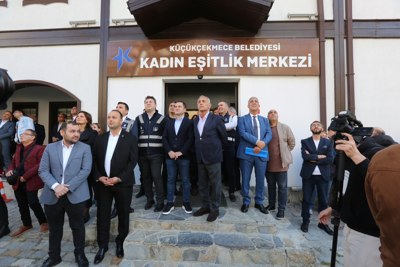 Küçükçekmece Özfeza Sitesi'nde güvenli yaşam için dönüşüm startı verildi