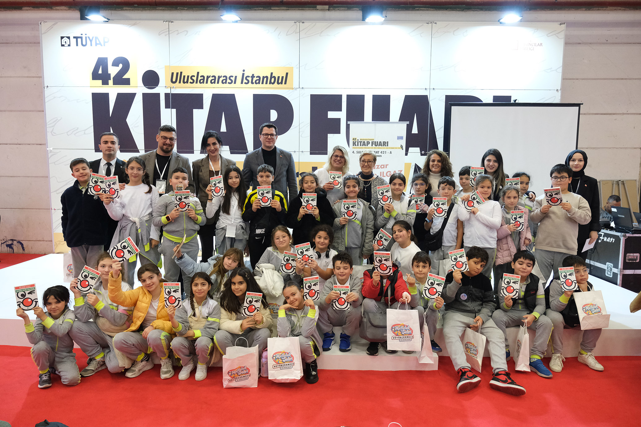 Nilgün Ilgaz, TÜYAP Kitap Fuarı’nda çocuk okurlarla bir araya geldi