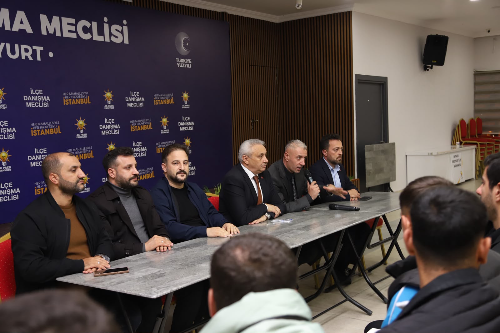Esenyurt’ta Ak Parti’ye 100 genç katıldı