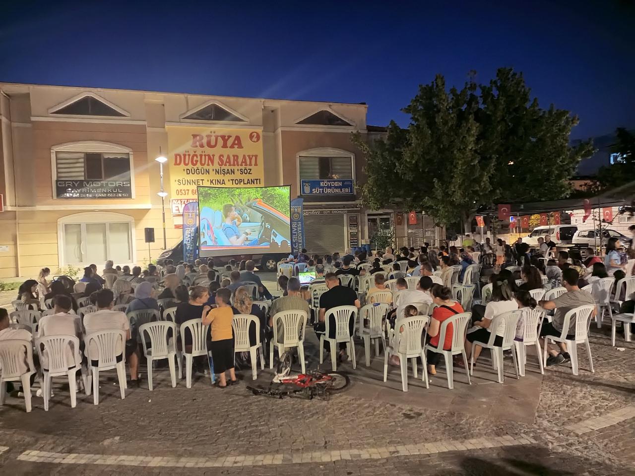 Silivri’de "Yazlık Sinema Nostaljisi" Devam Ediyor