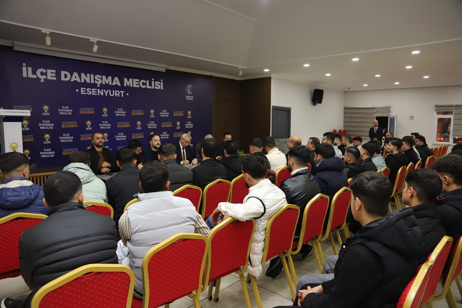Esenyurt’ta Ak Parti’ye 100 genç katıldı