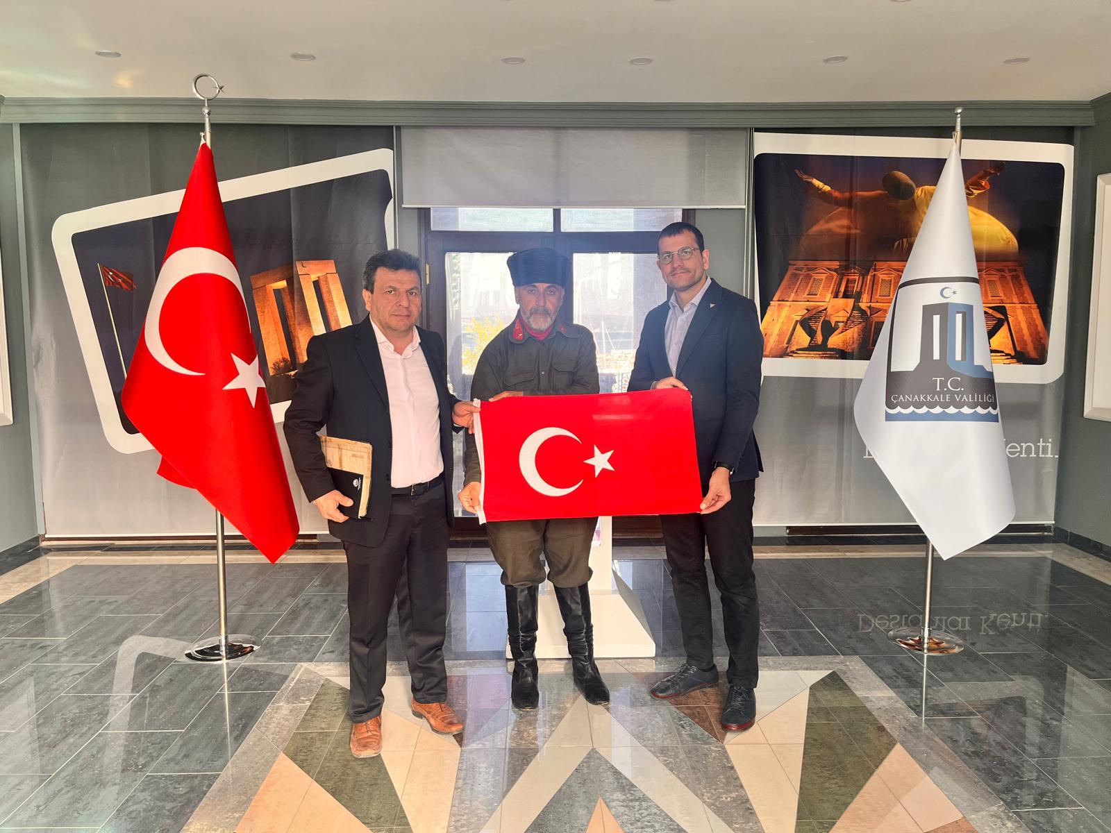 Avcılar’dan yola çıkan Türk bayrağı Çanakkale’ye ulaştı