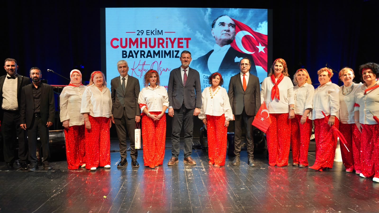 AVCILAR’DA CUMHURİYET BAYRAMI COŞKUYLA KUTLANDI