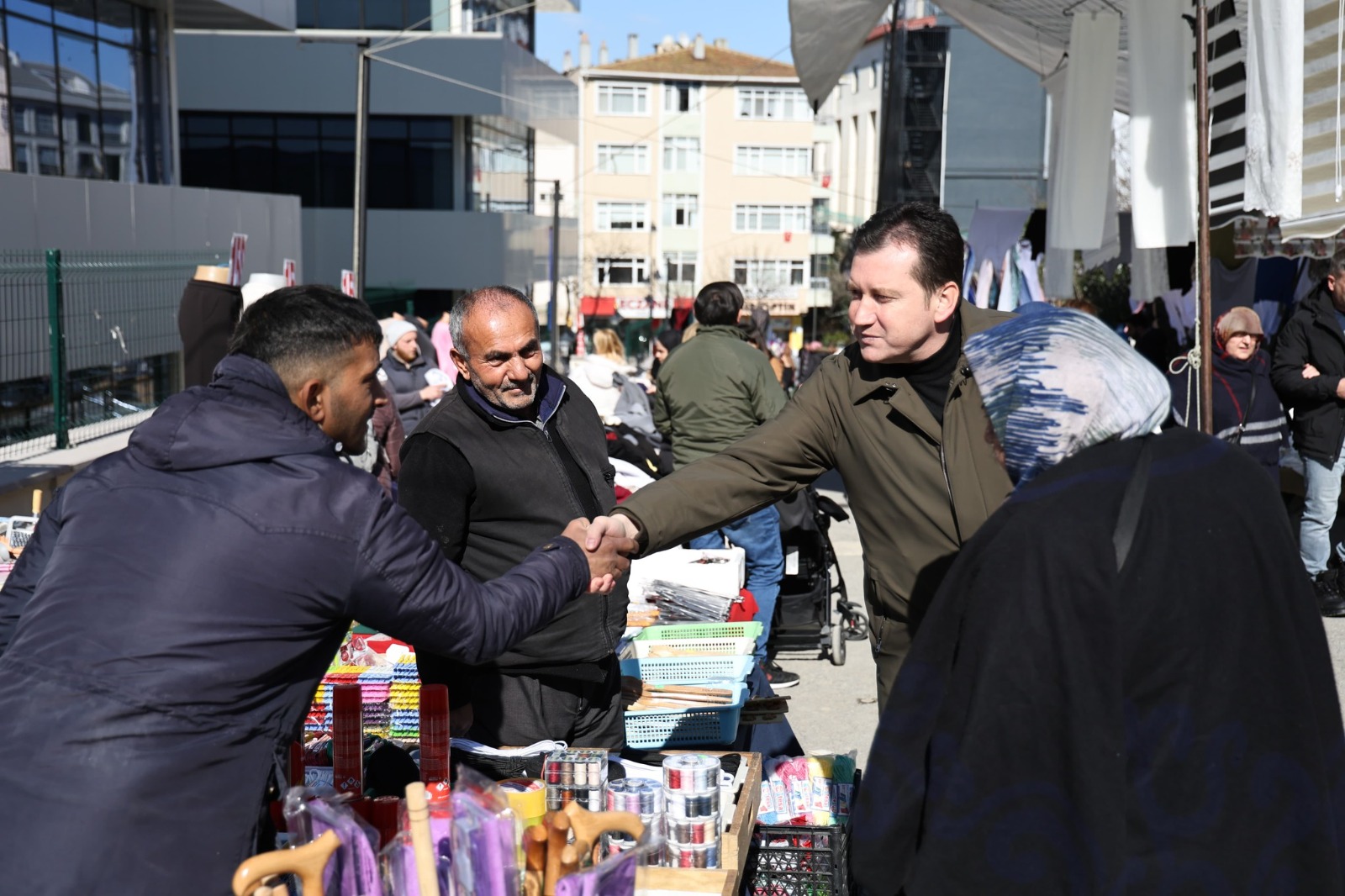Başkan Balcıoğlu Silivri Pazartesi Pazarı’nda Vatandaşlarla Buluştu
