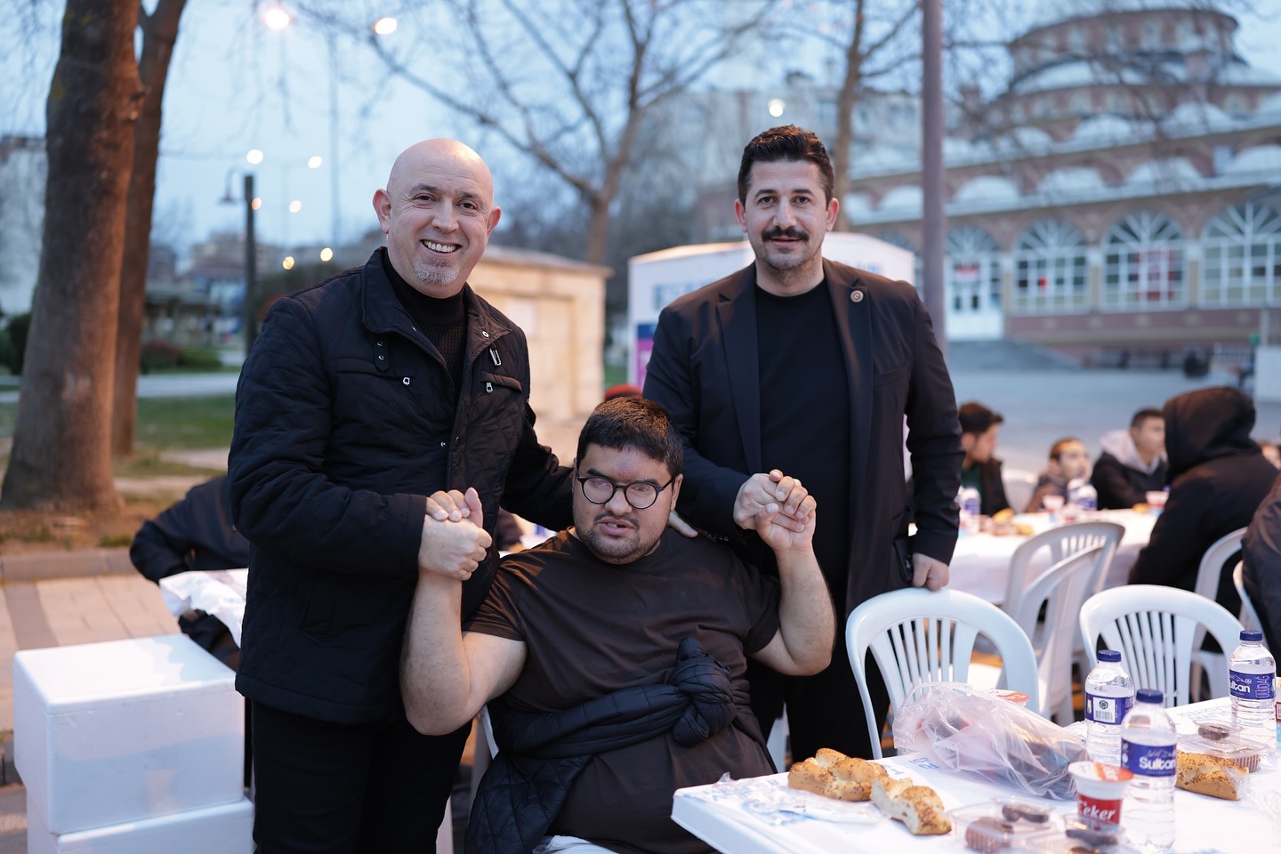 Silivri Belediyesi, Fatih Mahallesi ve Mimar Sinan Mahallesi'nde Ramazan İftar Programı Düzenledi