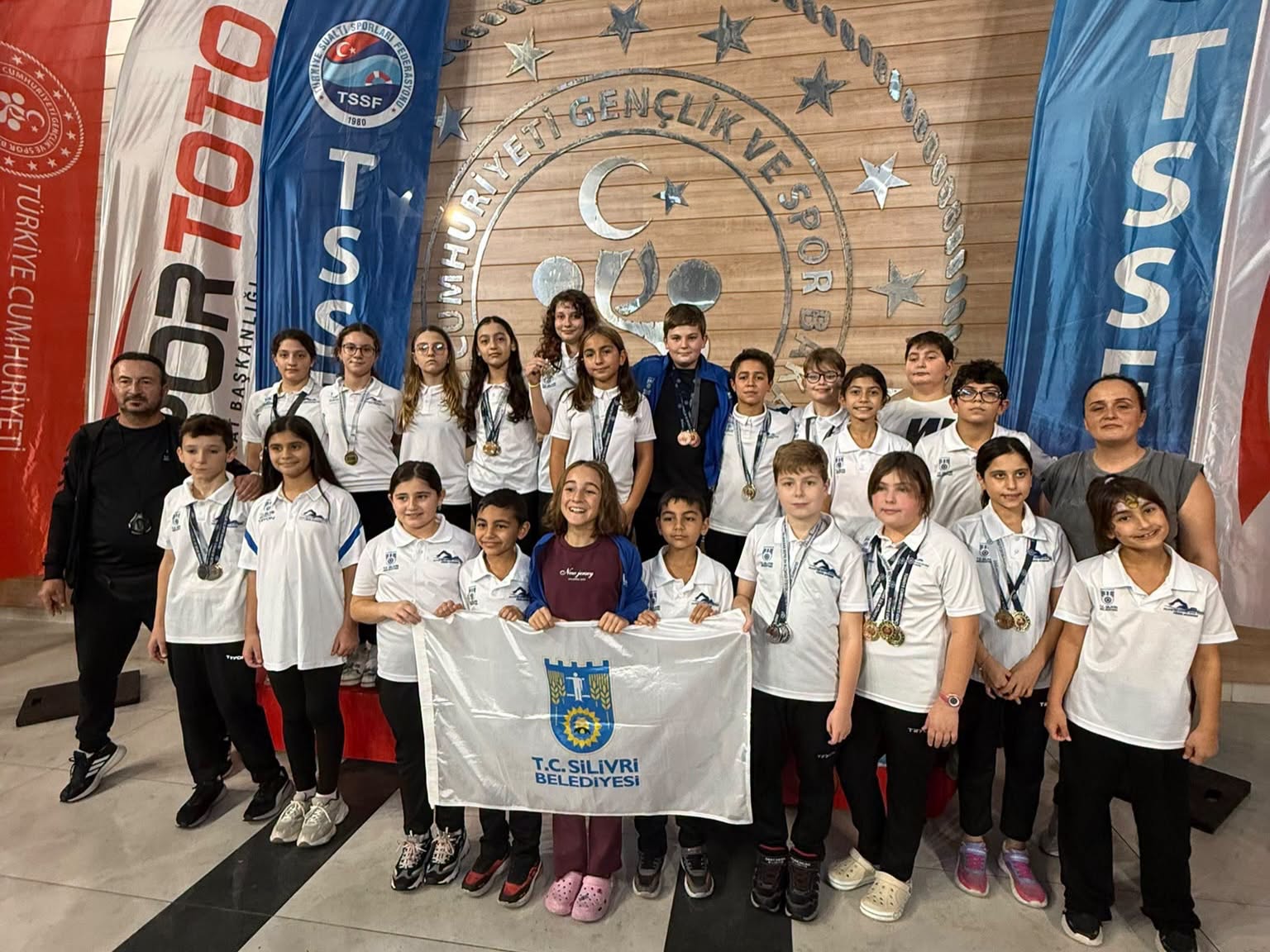 Silivri Belediyesi Spor Kulübü Paletli Yüzme Takımı’ndan İstanbul Şampiyonası’nda Büyük Başarı
