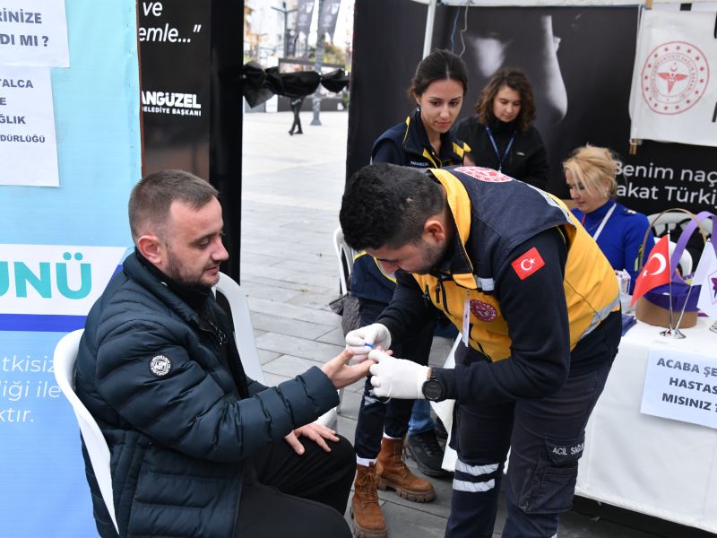 Cumhuriyet Meydanı’nda Diyabet Farkındalığı Etkinliği Düzenlendi