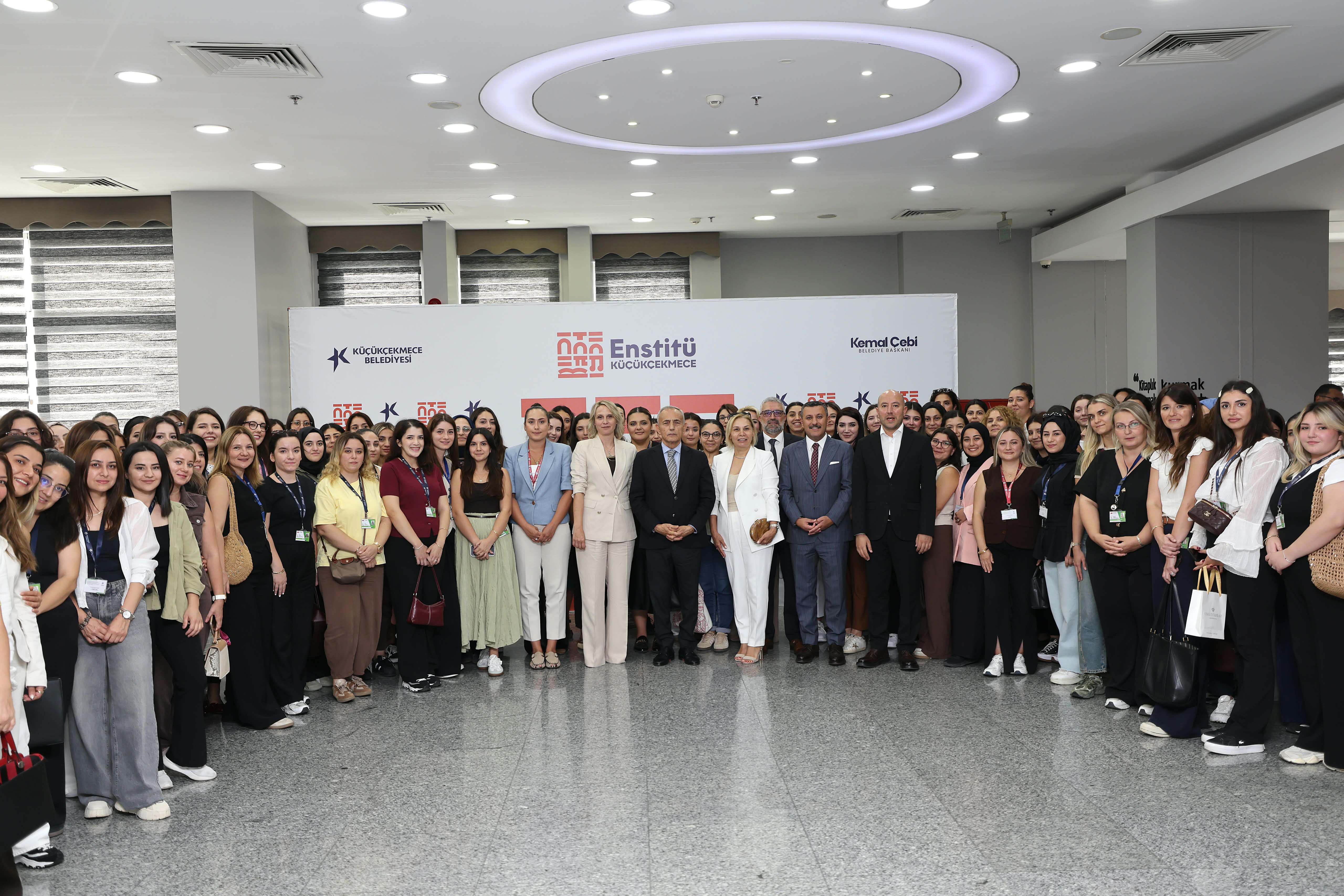 KÜÇÜKÇEKMECE BELEDİYESİ YENİ EĞİTİM EKOSİSTEMİ “ENSTİTÜ KÜÇÜKÇEKMECE”Yİ TANITTI