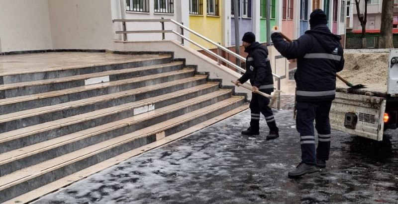 Çatalca’da Karla Mücadele Çalışmaları Aralıksız Devam Ediyor