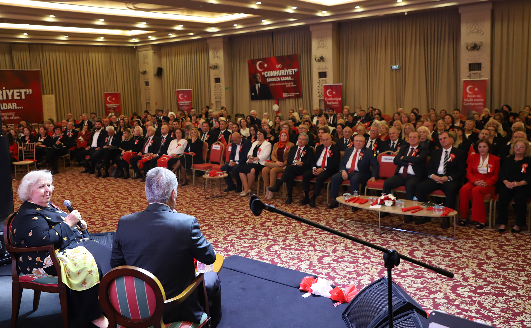 Büyükçekmece’de Cumhuriyet coşkusu Cumhuriyet Balo¬su’nda zirveye ulaştı