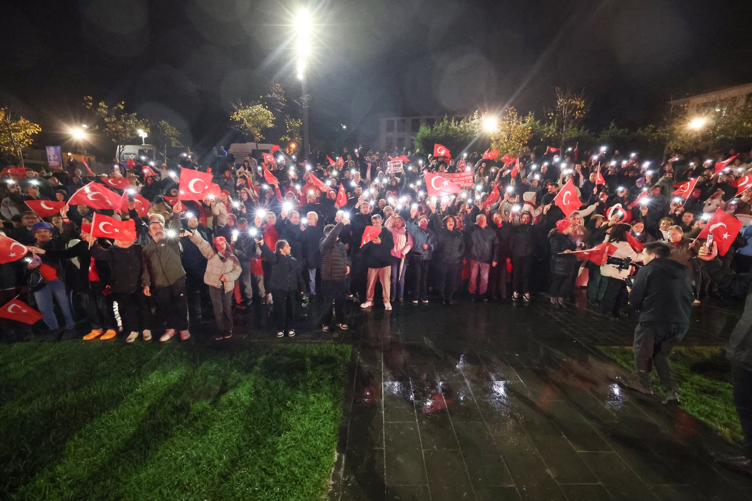 Çatalca’da Fener Alayı ve Konserle 29 Ekim Cumhuriyet Bayramı Coşkusu