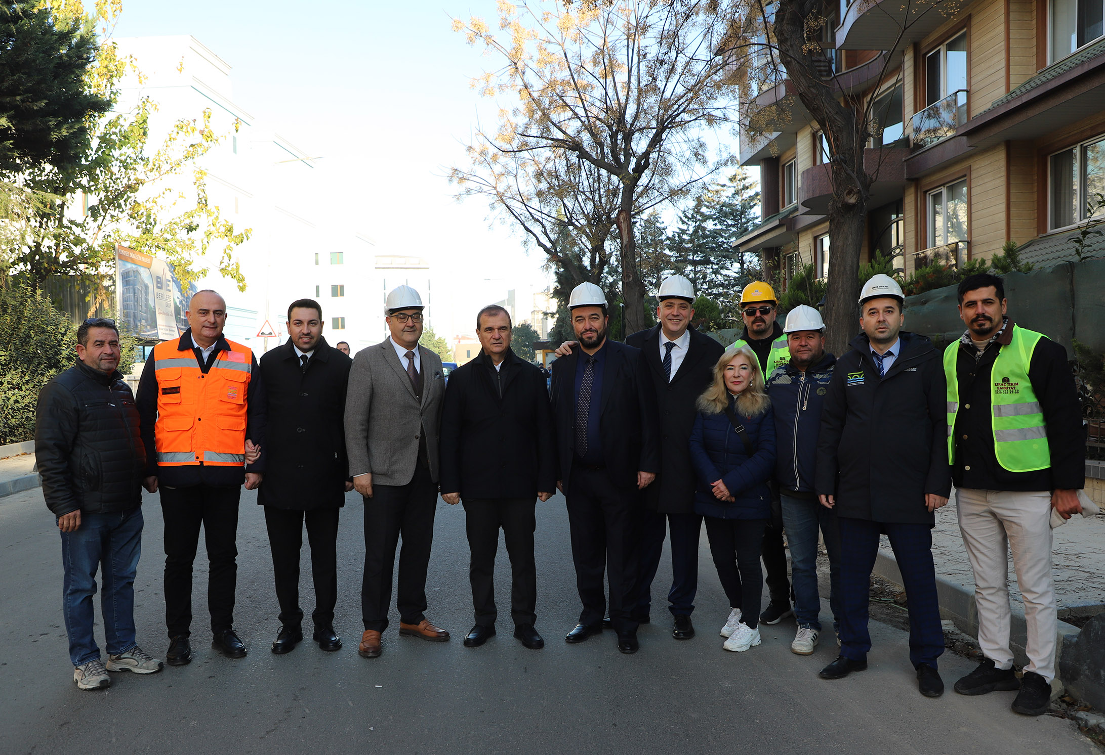 Deprem hazırlıklarının sürdüğü Büyükçekmece’de riskli bir site daha yıkıldı