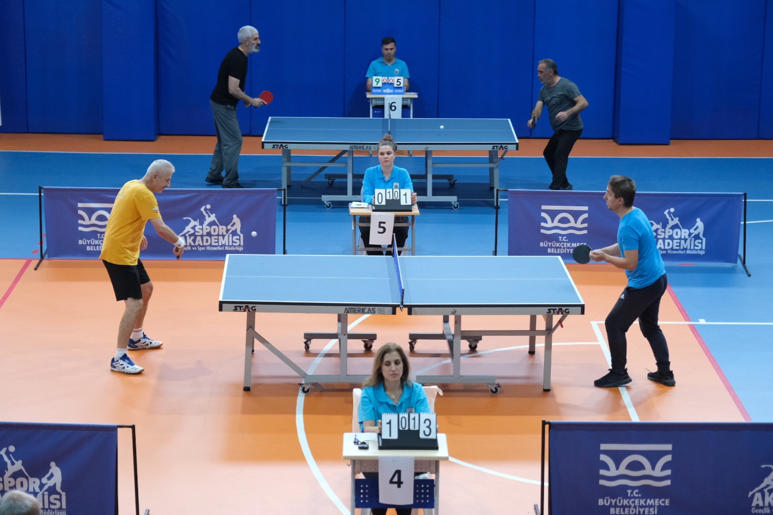 40 Yaş Üstü Masa Tenisi Turnuvası’nda heyecan zirveye çıktı