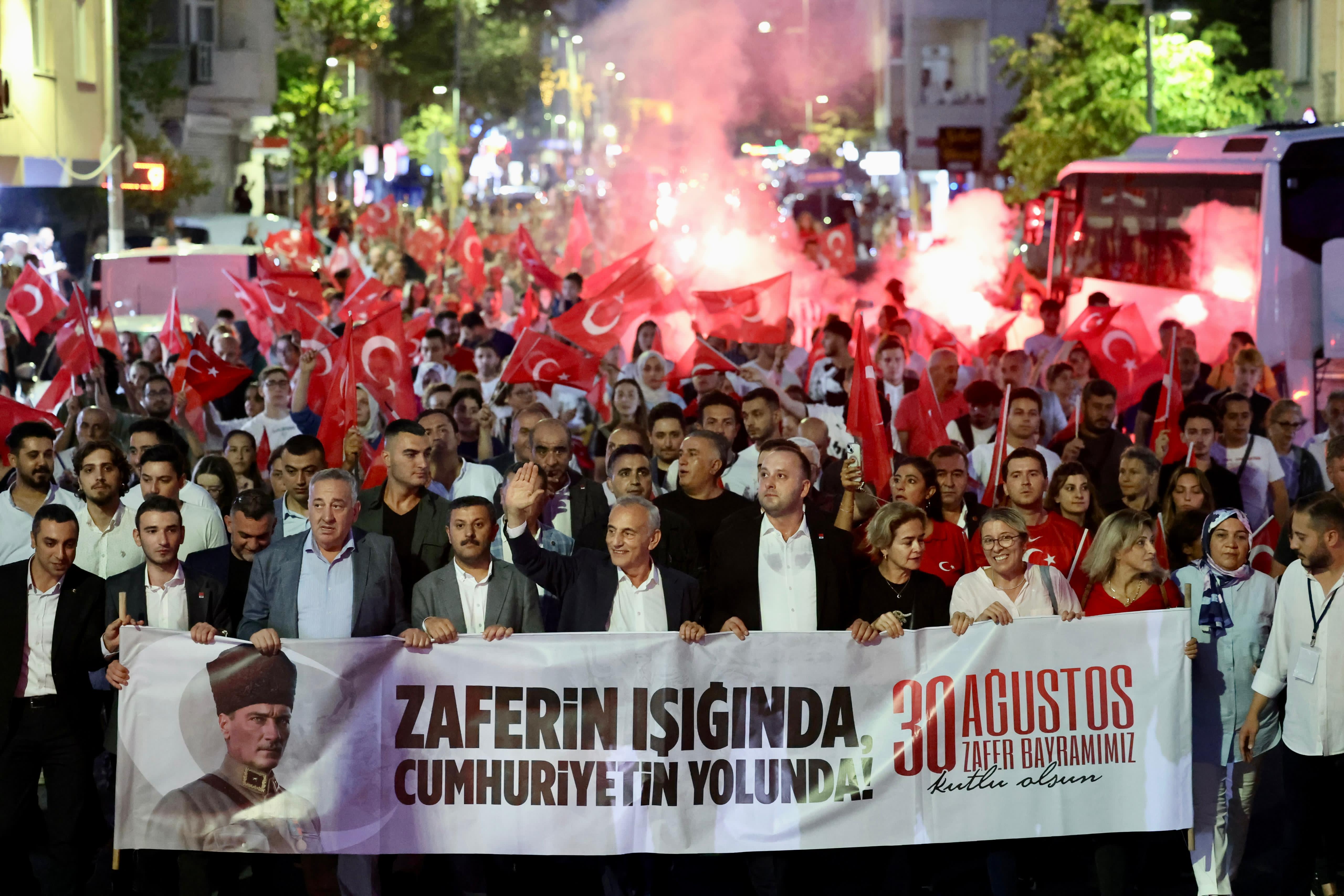 Küçükçekmece’de 30 Ağustos Zafer Bayramı coşkuyla kutlandı