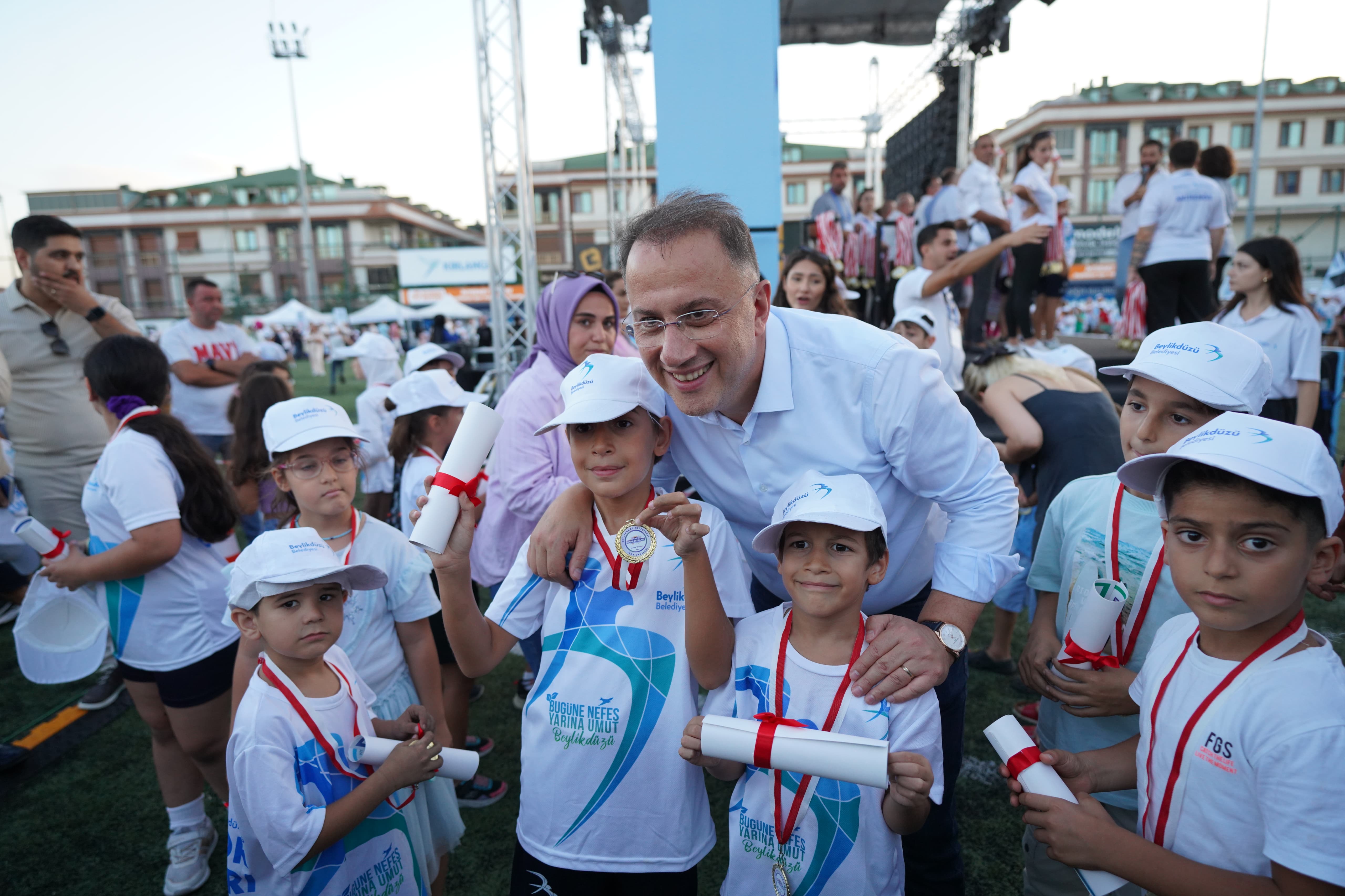 Beylikdüzü’nde 5 bin 512 sporcu çocuk madalya aldı