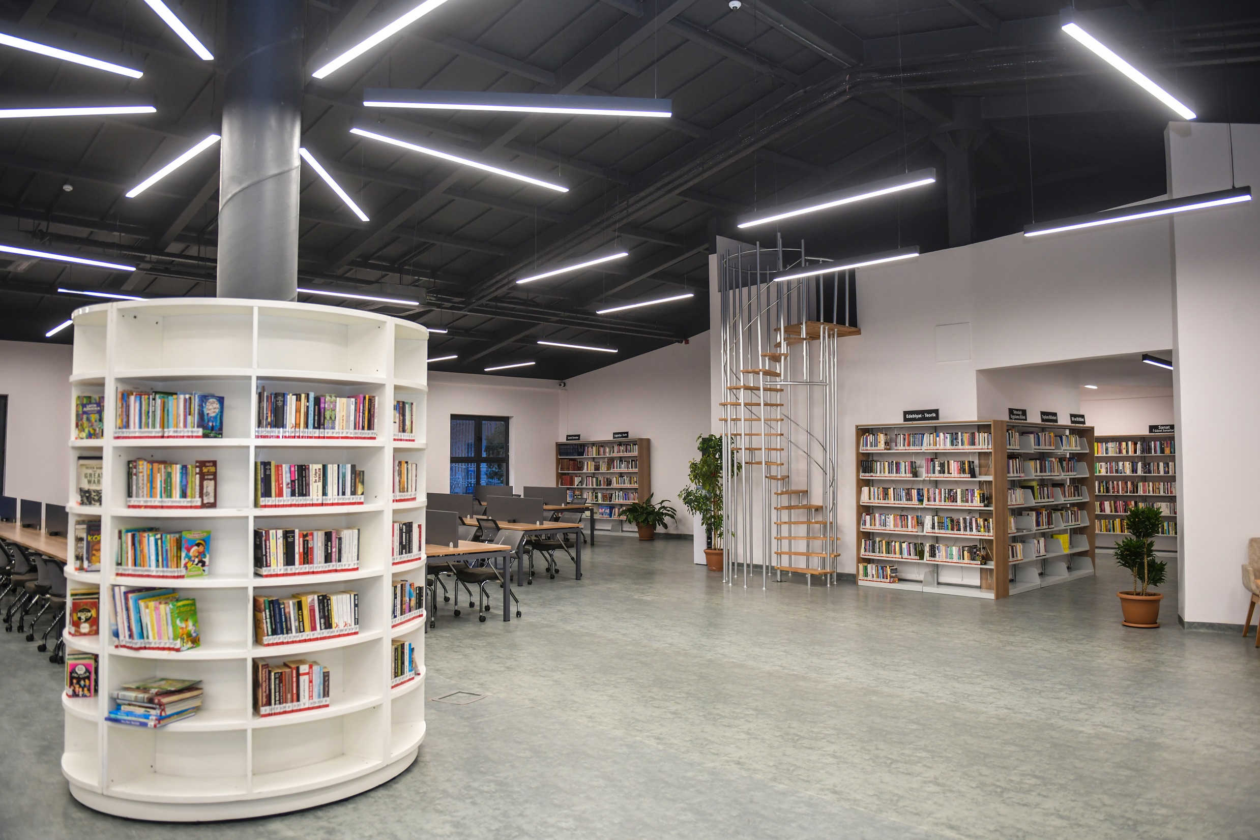 Başkan vekili Aksoy gençlere verdiği sözü tuttu