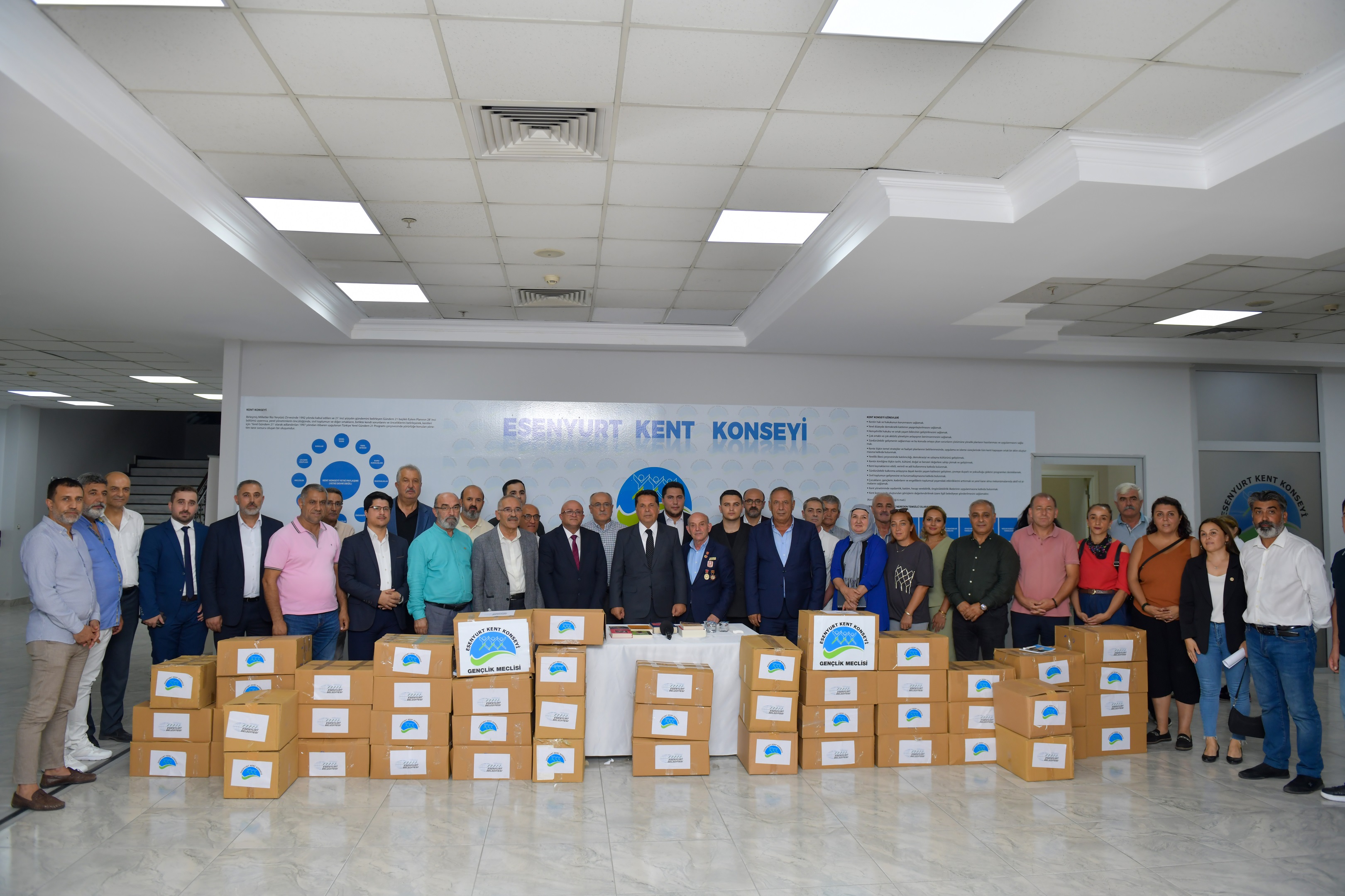 Başkan Özer’den kader mahkûmlarına kitap desteği