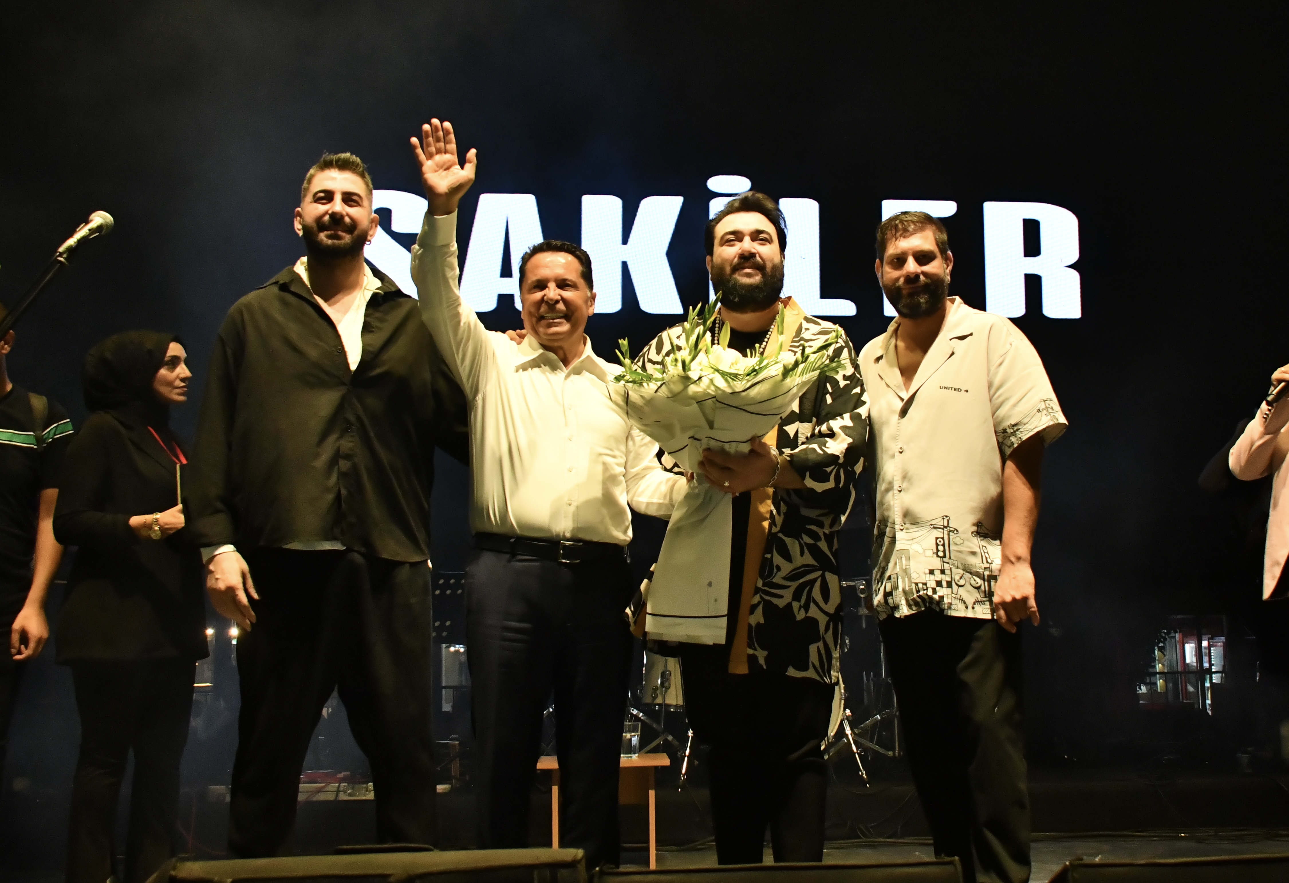 GençFest’te dereceye giren gençler ödüllerini Başkan Özer’den aldı