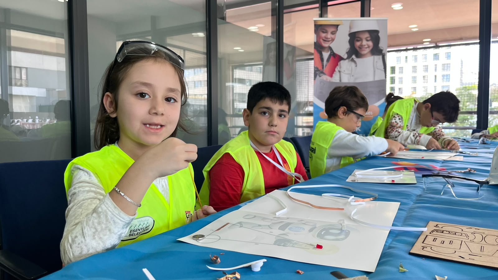 Esenyurtlu Çocuklar Hayal Fabrikası’nda Bilim ve Sanatla Buluşuyor