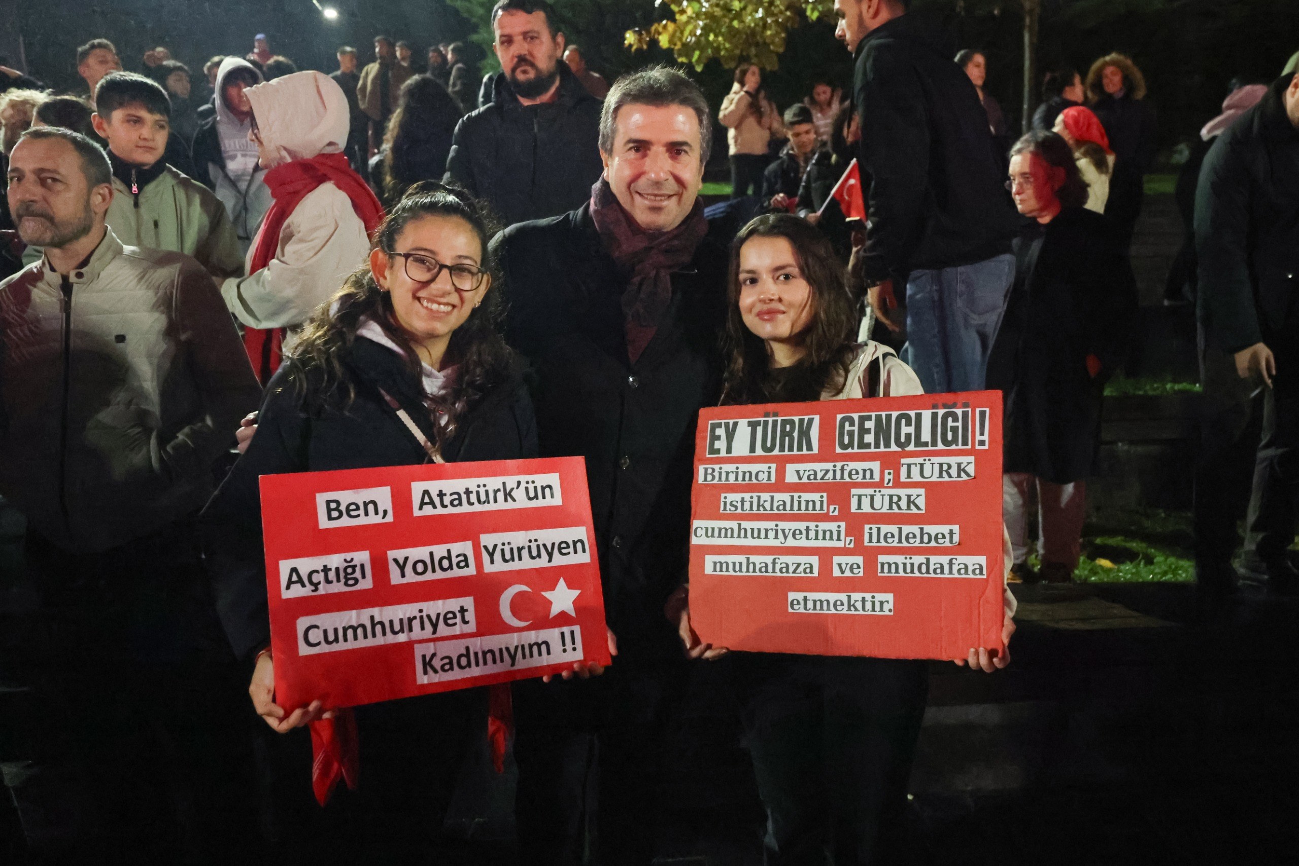 Çatalca’da Fener Alayı ve Konserle 29 Ekim Cumhuriyet Bayramı Coşkusu