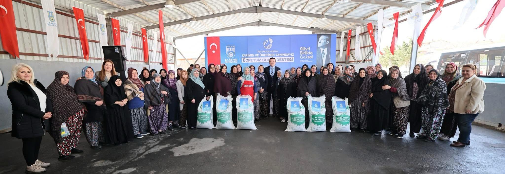  Danamandıra Mahallesin ‘de Taban Gübresi Dağıtım Töreni Düzenlendi