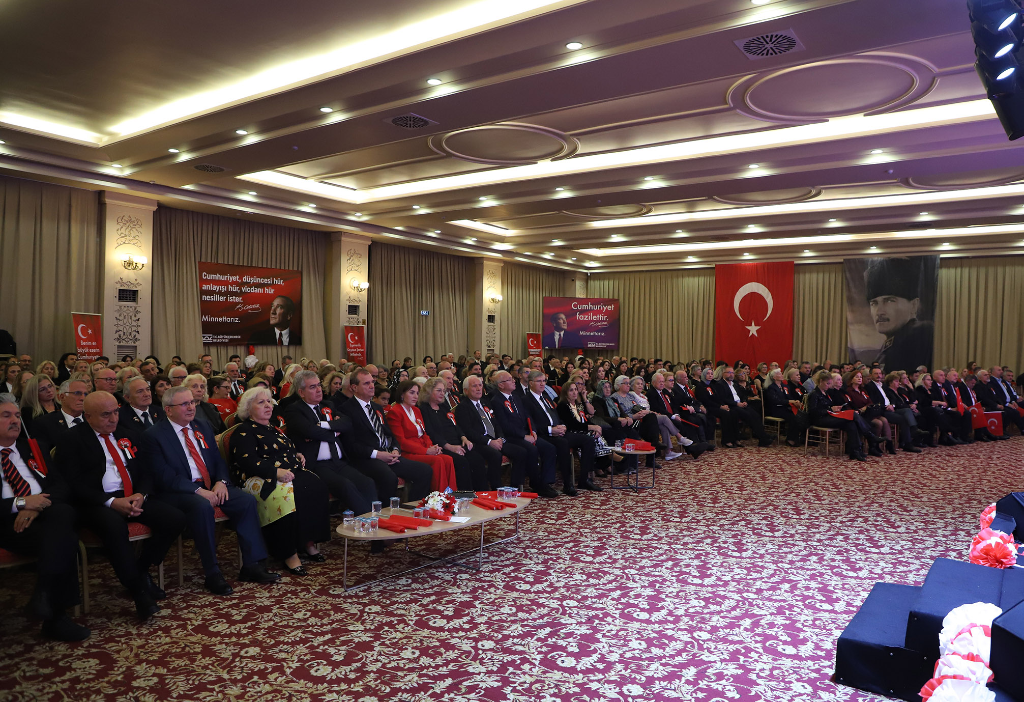 Büyükçekmece’de Cumhuriyet coşkusu Cumhuriyet Balo¬su’nda zirveye ulaştı