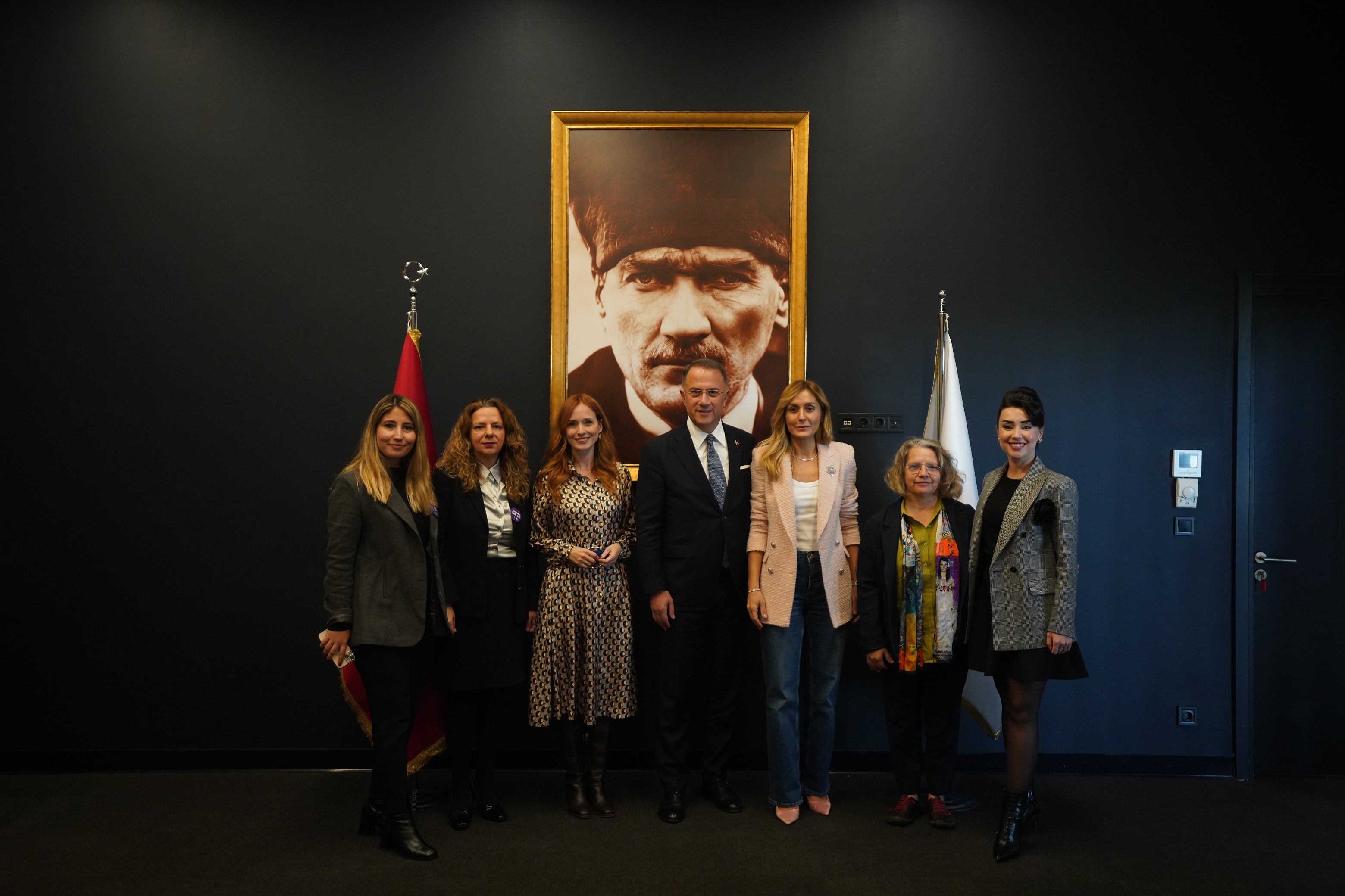 Beylikdüzü’nde “25 kasım kadına yönelik şiddetle mücadele günü”ne özel söyleşi düzenlendi