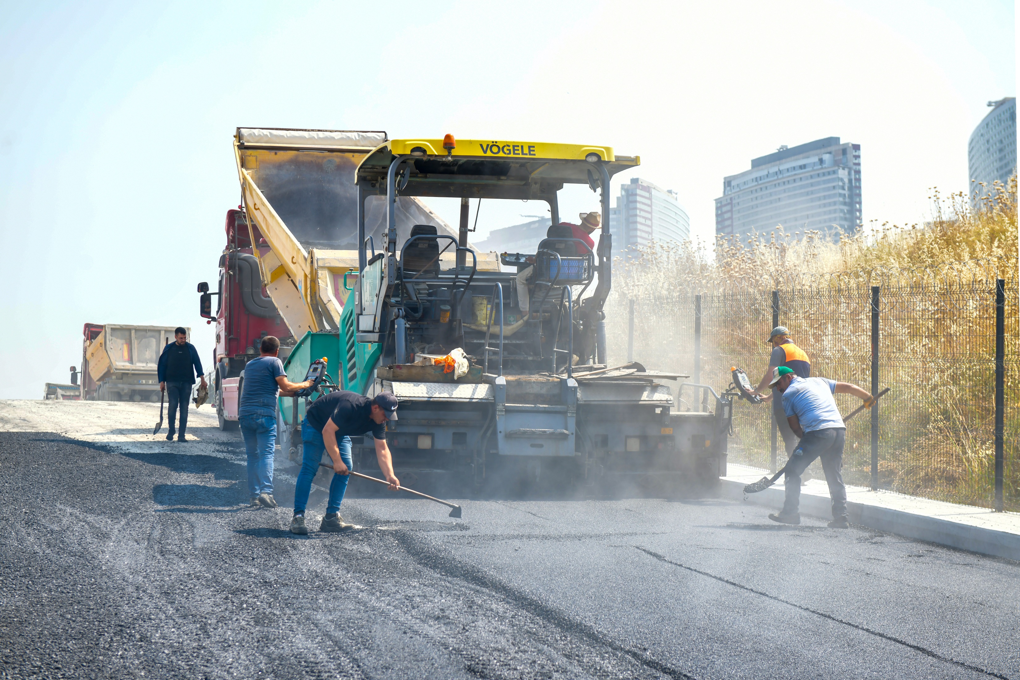 Esenyurt’un Yolları Yenileniyor