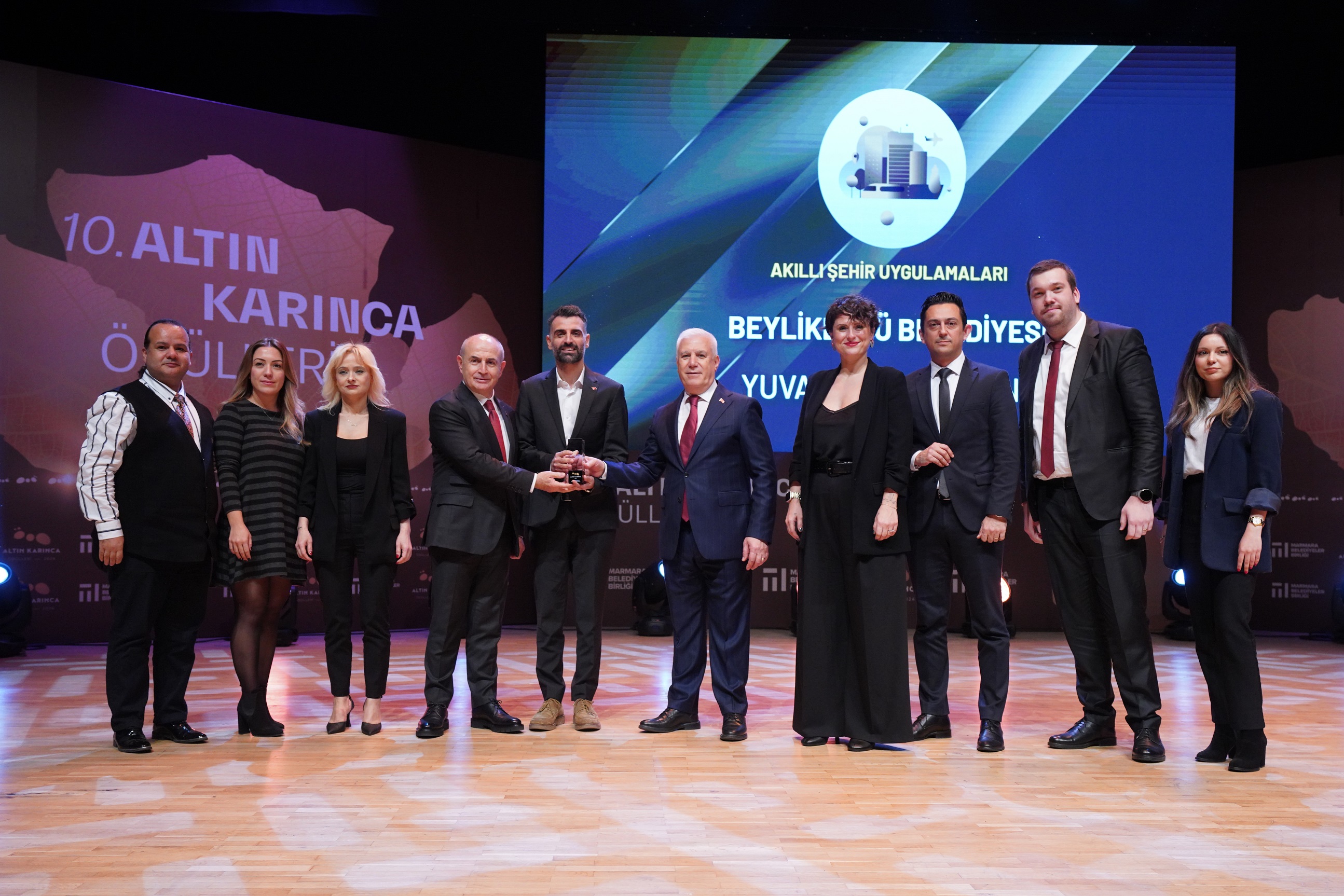 Beylikdüzü Belediyesine  “Yuvam olur musun?” projesi ile Altın Karınca ödülü