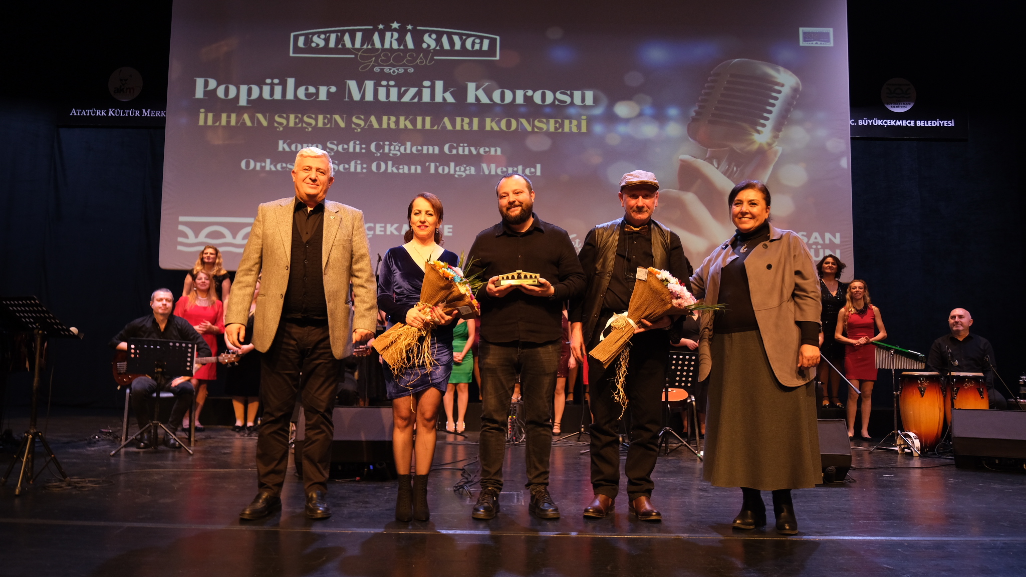 ‘'Ustalara Saygı Gecesi’’ usta sanatçı İlhan Şeşen şarkılarıyla şenlendi