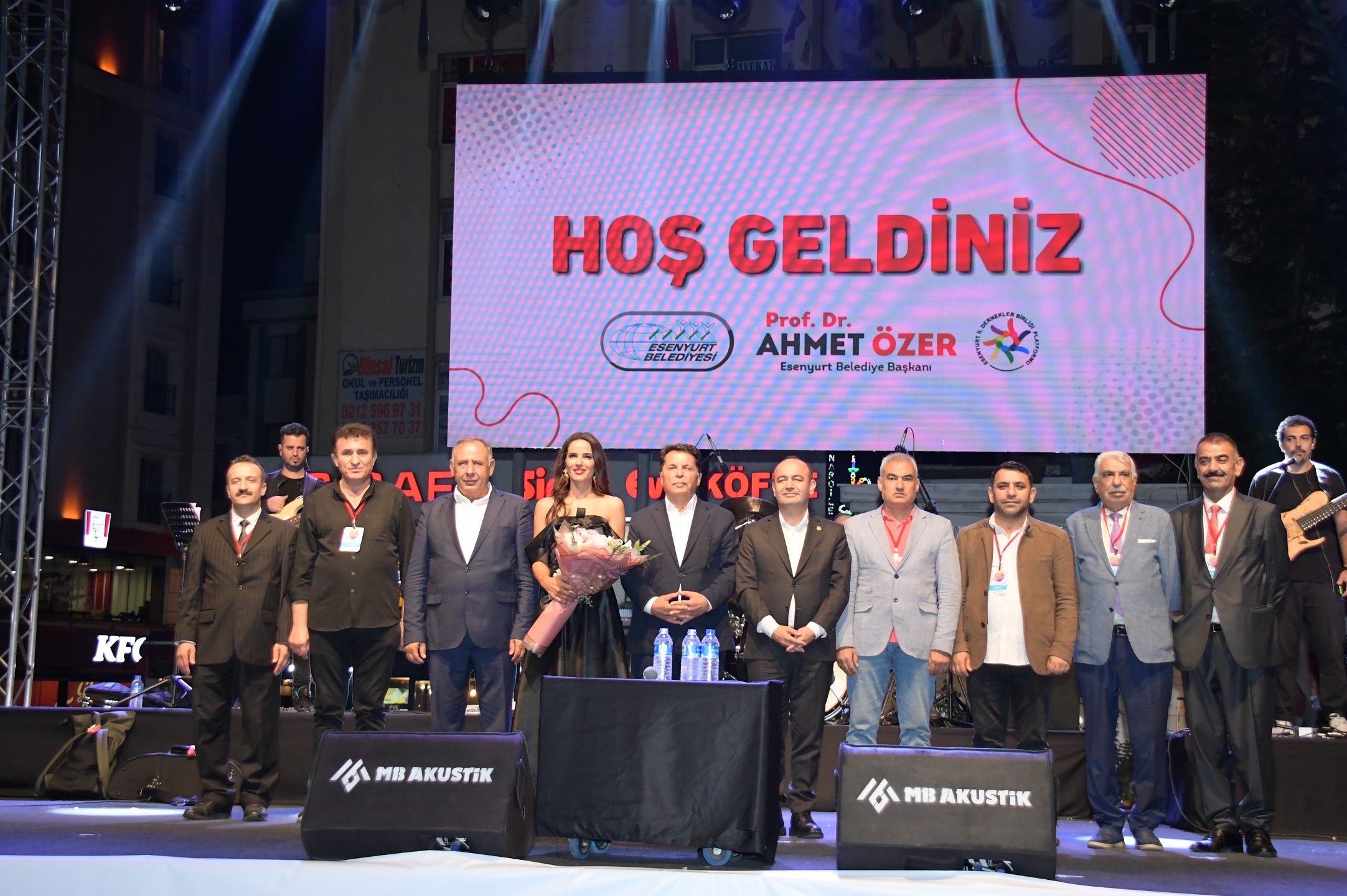 Esenyurt’ta kardeşlik türküleri yükseldi: Başkan Özer ve Karabat’tan ‘Batmane’ düeti