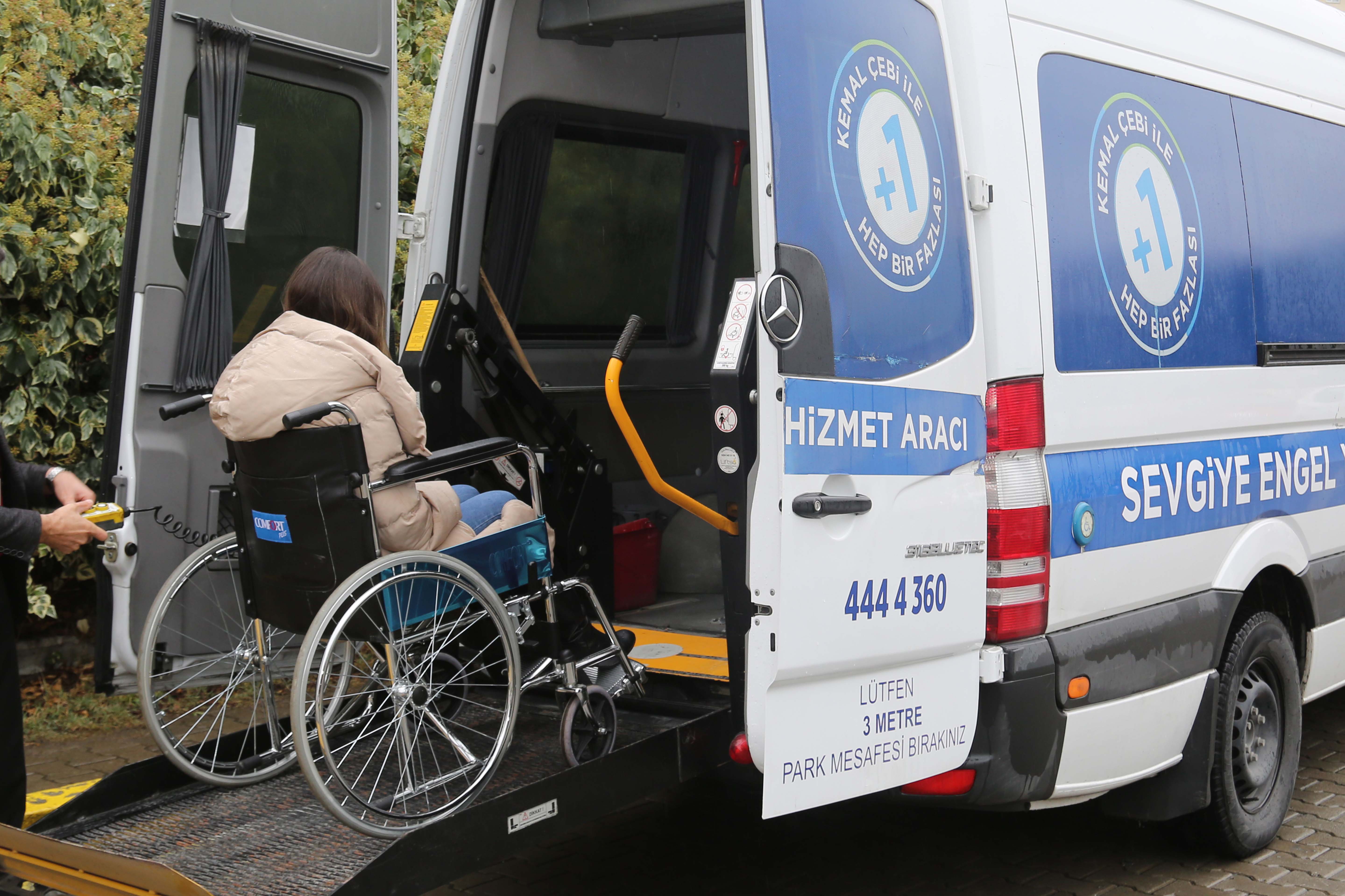 İhtiyaç sahiplerine sunulan ücretsiz ulaşım hizmeti devam ediyor