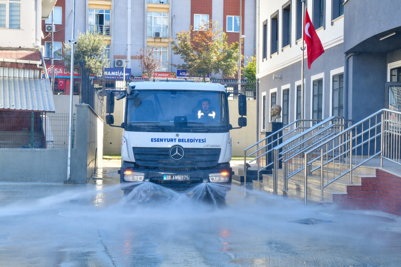 Esenyurt’ta eğitim için yoğun mesai: Çocuklar yeni eğitim dönemine temiz ve yenilenmiş okullarda başladı!