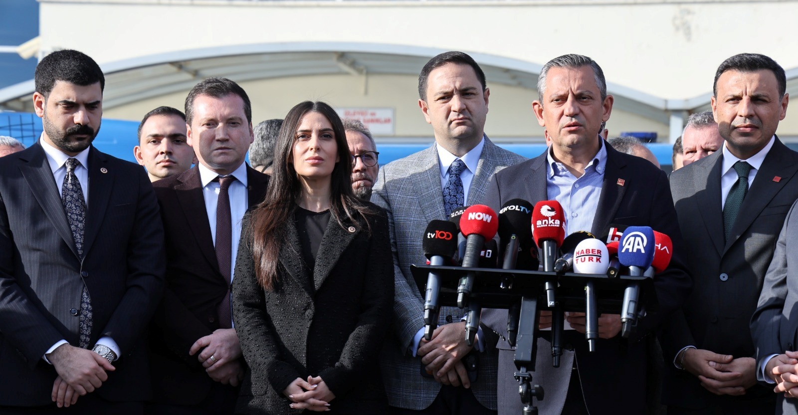 Özgür Özel, Marmara Cezaevi’nde Siyasi Tutukluları Ziyaret Etti